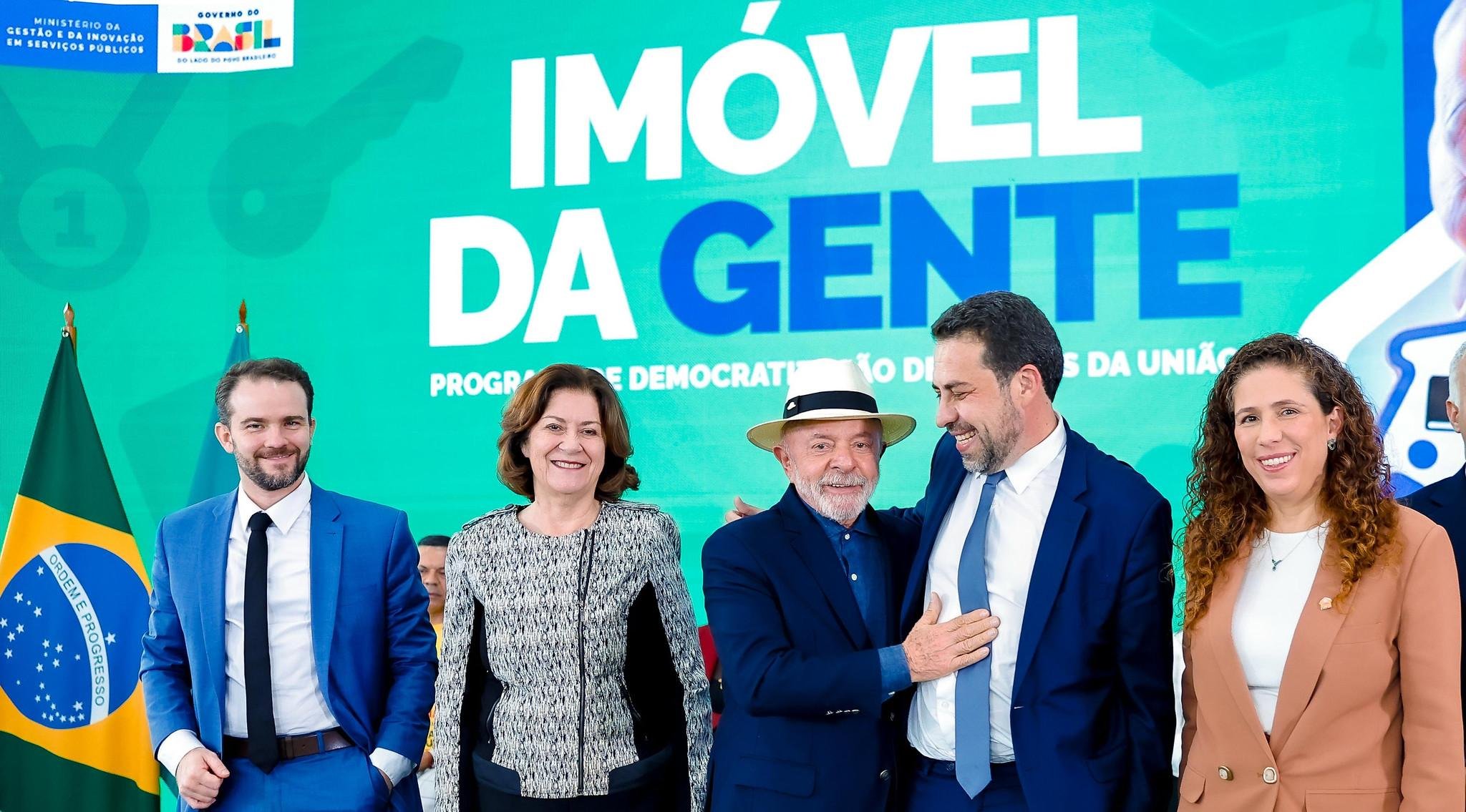 Lula elogiou a atua&ccedil;&atilde;o de ministros de &aacute;reas sociais do governo durante cerim&ocirc;nia do programa Im&oacute;vel da Gente