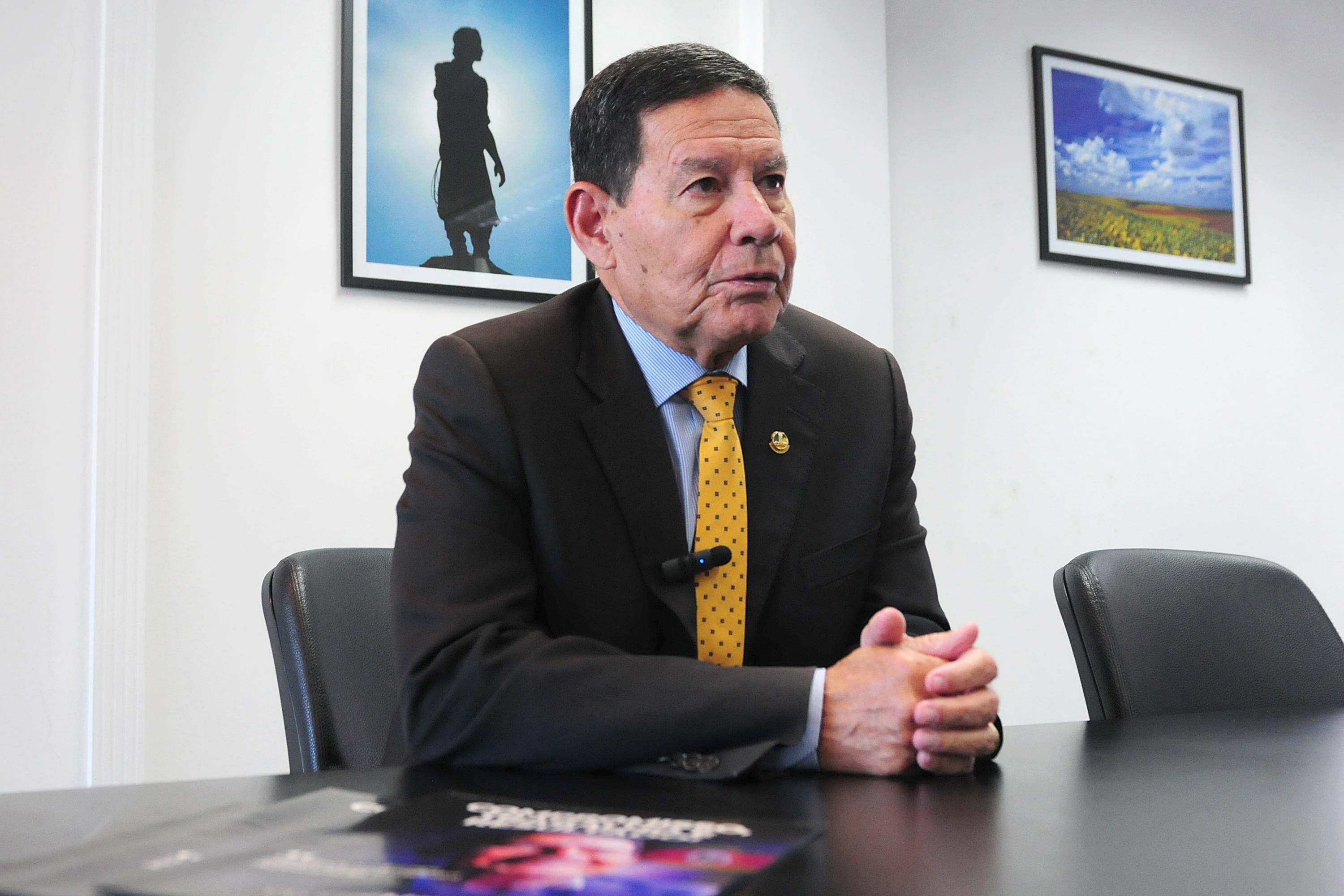 Senador ga&uacute;cho Hamilton Mour&atilde;o foi o autor do substituto aprovado