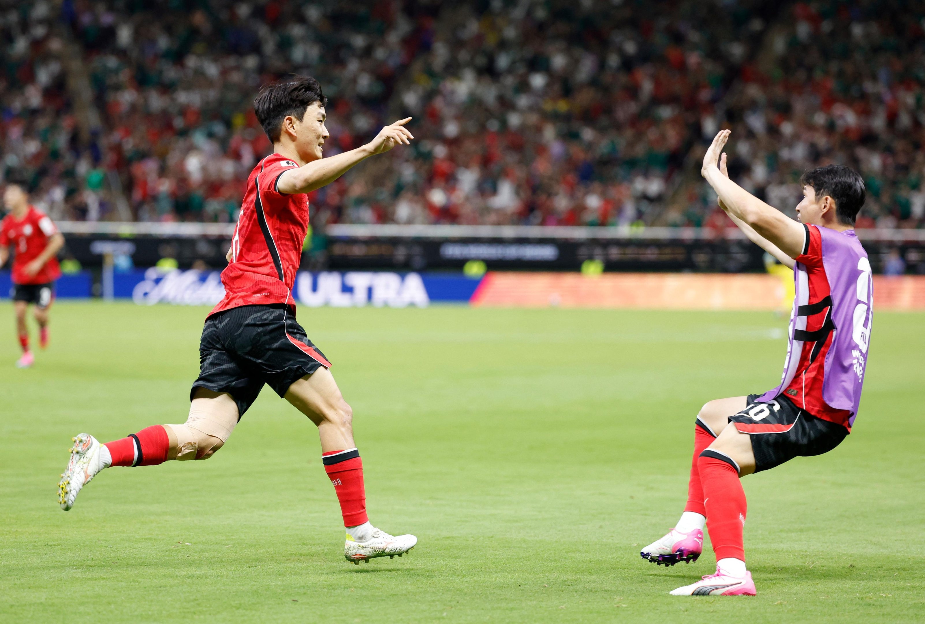 Hwang In-beo marcou o primeiro gol sul-coreano contra a Rep&uacute;blica Tcheca