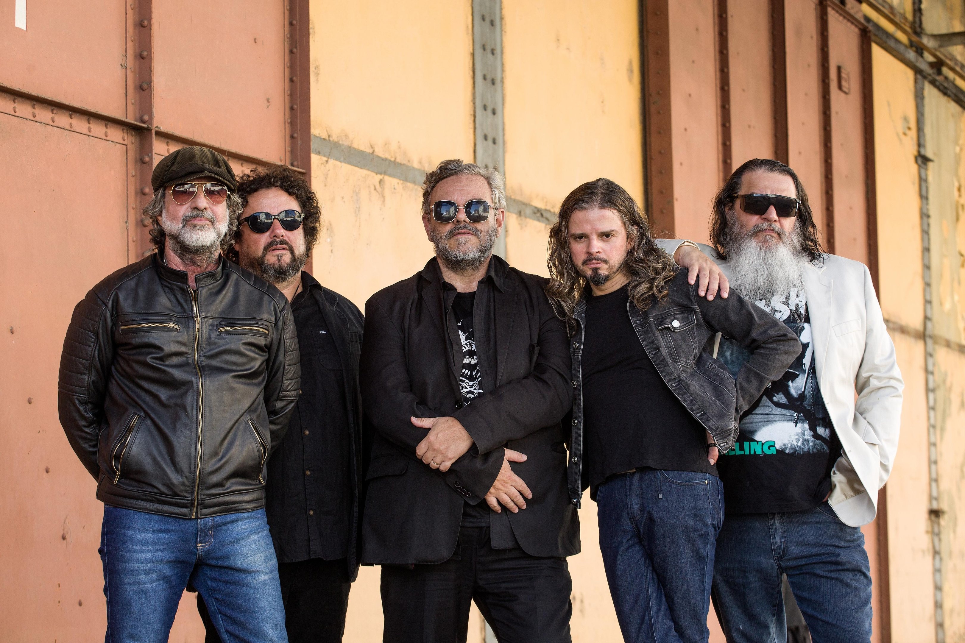 A forma&ccedil;&atilde;o atual &eacute; Alexandre Barea (bateria), Vince Velvet (guitarras), Frank Jorge (baixo e vocal), Evandro Vandu (vocal) e Humberto Pettinelli (teclado e vocal)