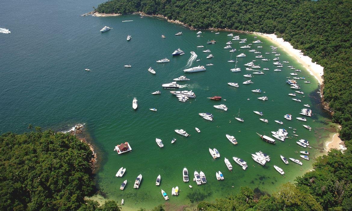 Cobran&ccedil;a da nova taxa tur&iacute;stica gera protestos em Angra dos Reis