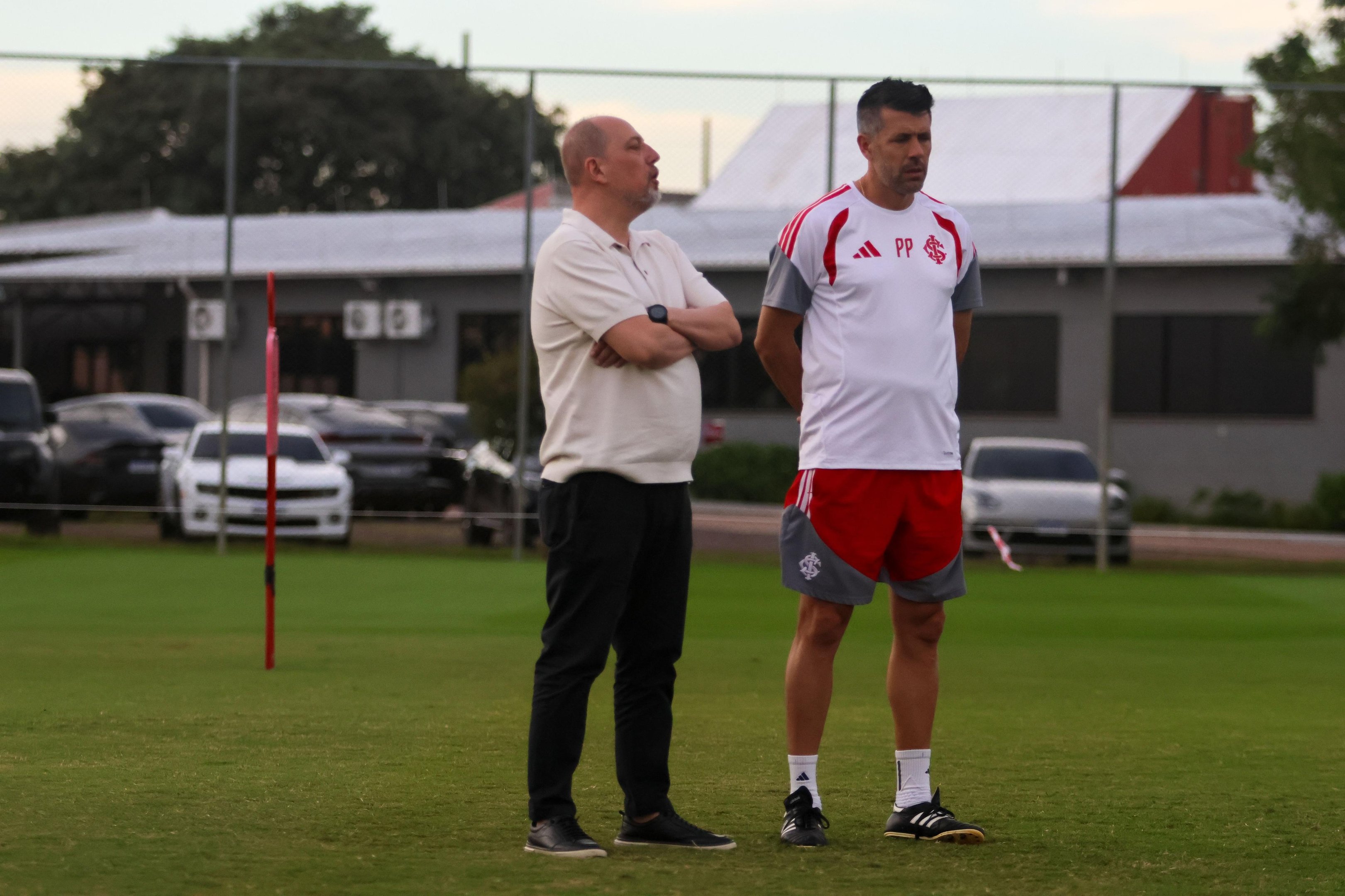 Alessandro Barcellos avalia as car&ecirc;ncias do grupo colorado com o t&eacute;cnico Paulo Pezzolano