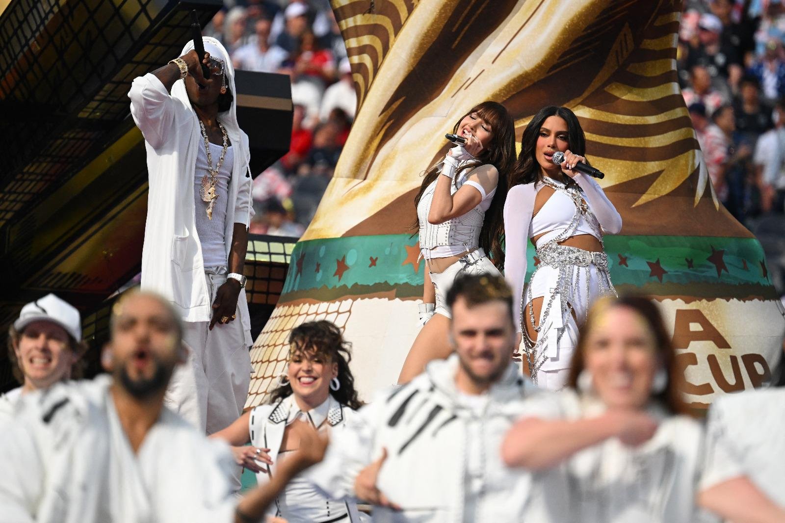 Anitta se apresenta na abertura da Copa do Mundo em Los Angeles