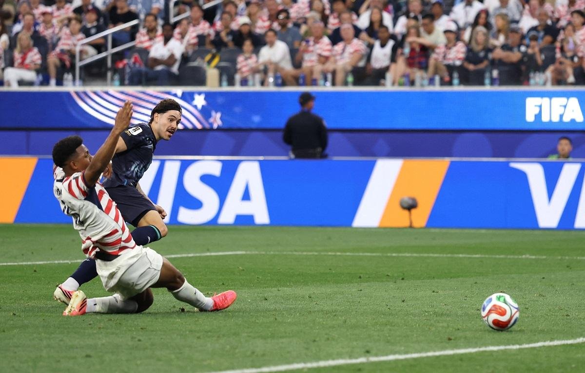 Ex-Inter e atualmente no Palmeiras, Maur&iacute;cio marcou o gol do Paraguai na derrota por 4 a 1 para os Estados Unidos