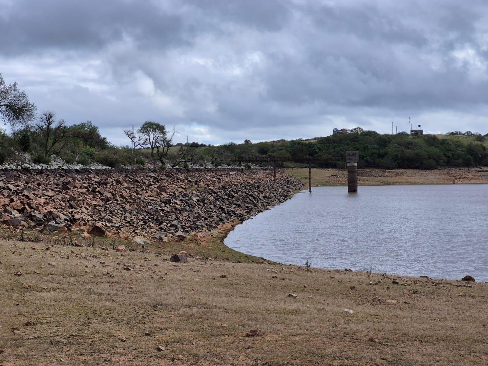 As chuvas significativas registradas nesta semana fizeram com que a barragem Sanga Rasa, maior da cidade,  aumentasse 2, 65 m