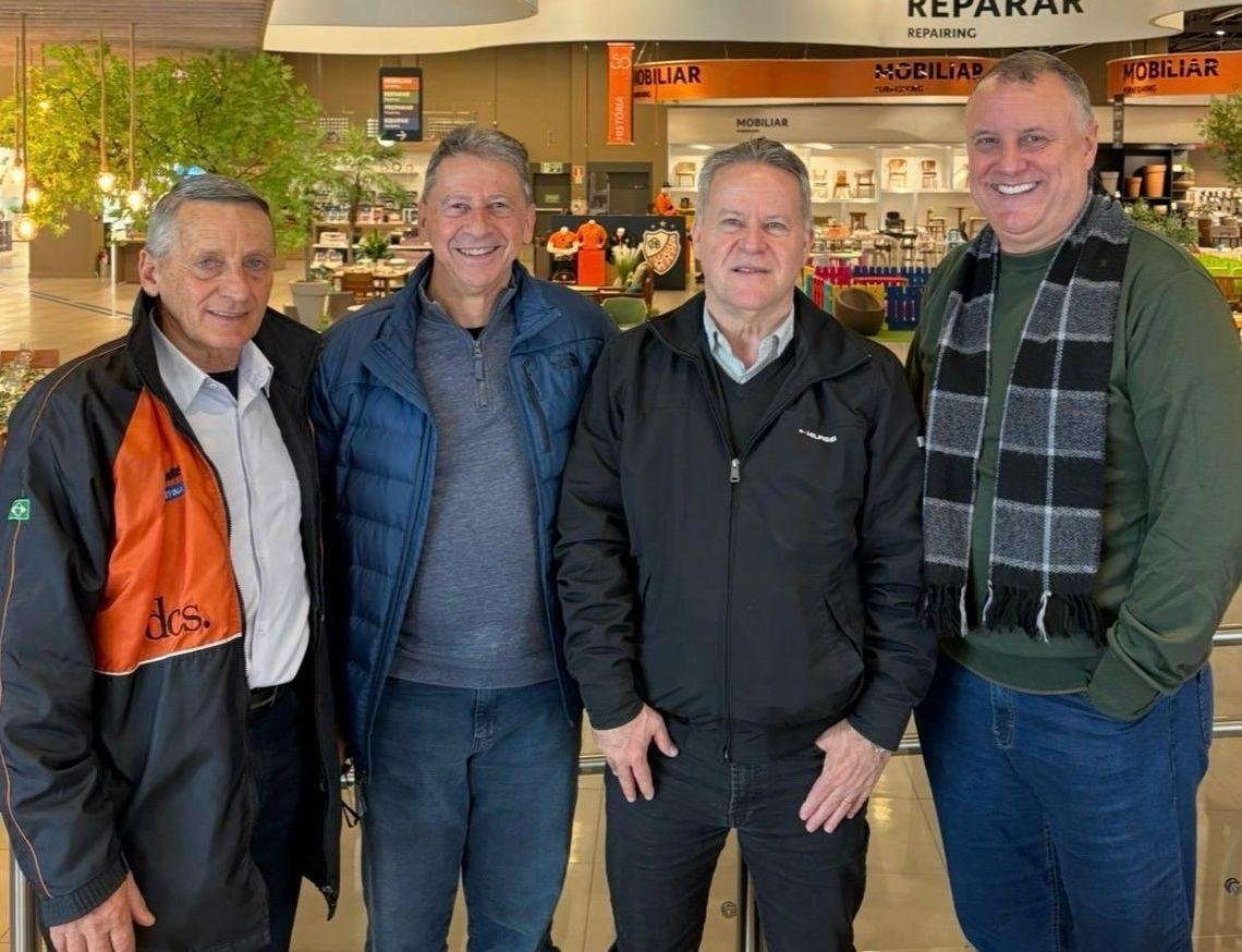 Gilberto Baldasso, Rog&eacute;rio Migott, com Fernando Postal e Evandro Zibett, no encontro com lideran&ccedil;as da Serra Ga&uacute;cha para discutir o desenvolvimento regional de Carlos Barbosa