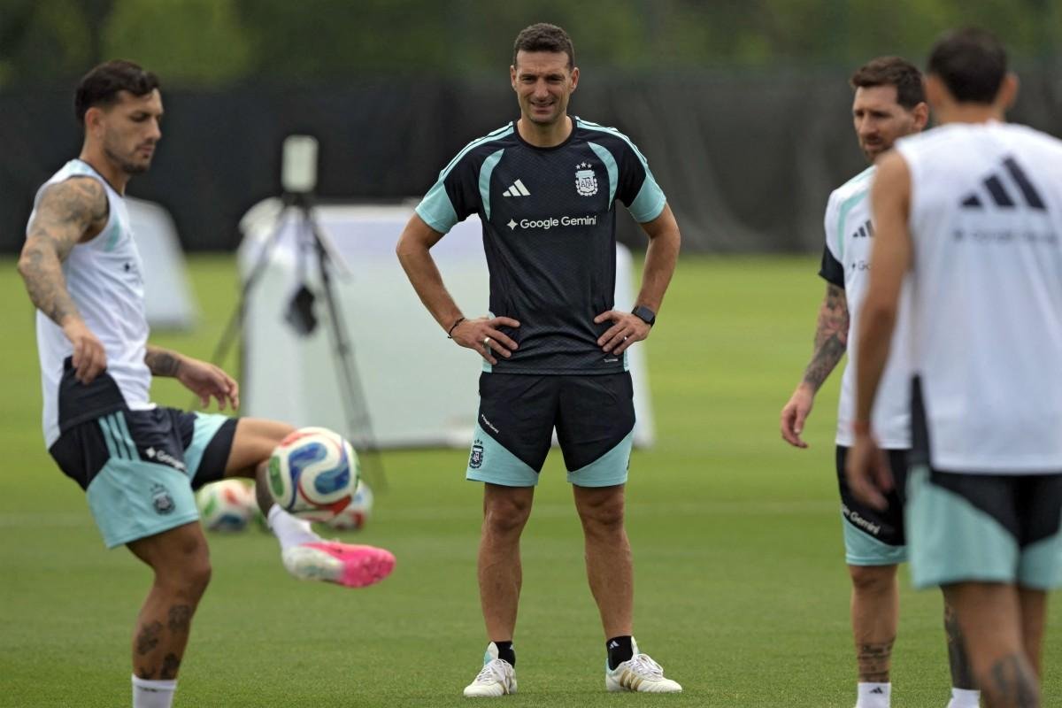 Scaloni enfrenta problemas f&iacute;sicos no elenco da Argentina
