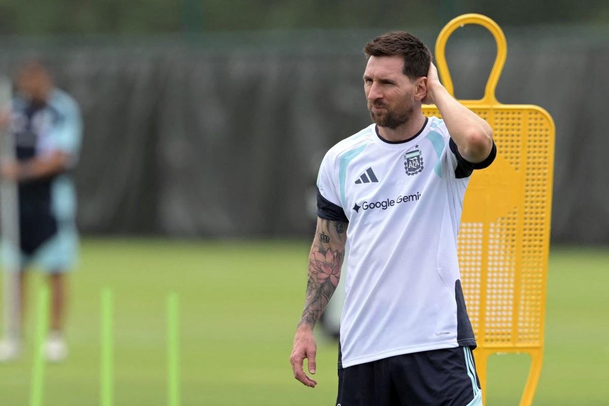 Argentina, de Messi, encara a Arg&eacute;lia nesta ter&ccedil;a
