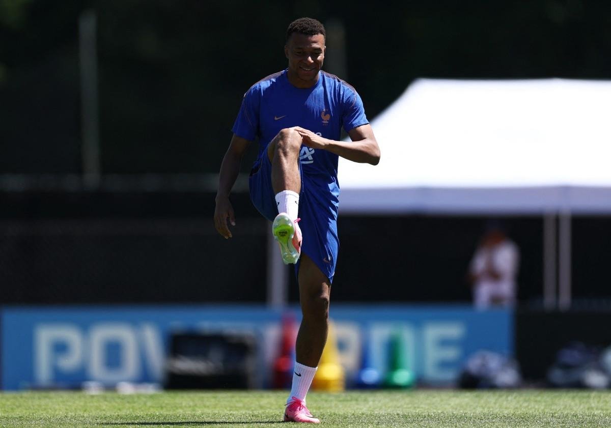 Fran&ccedil;a de Mbapp&eacute; estreia nesta ter&ccedil;a-feira contra Senegal
