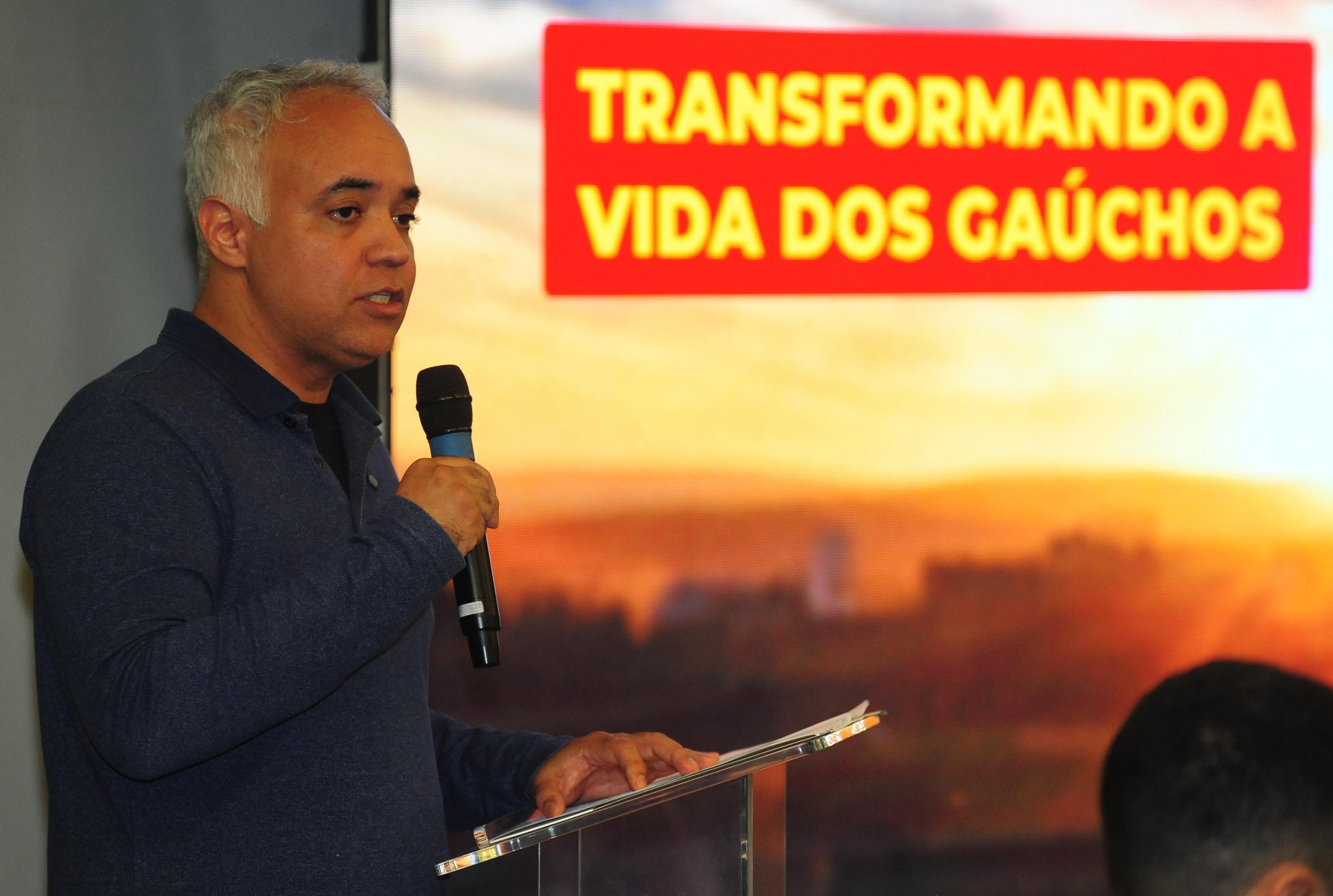 Ministro das Cidades, Vladimir Lima, anunciou novos investimentos e destacou a&ccedil;&otilde;es do governo federal em prol da reconstru&ccedil;&atilde;o do RS ap&oacute;s enchentes