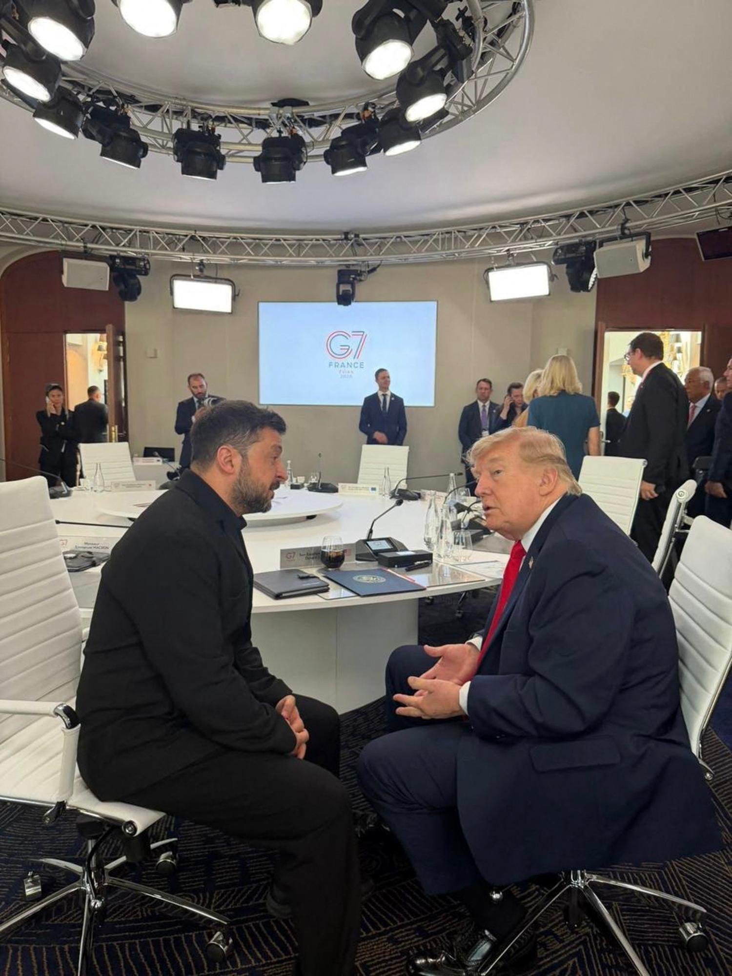 Trump e Zelensky conversaram sobre guerra