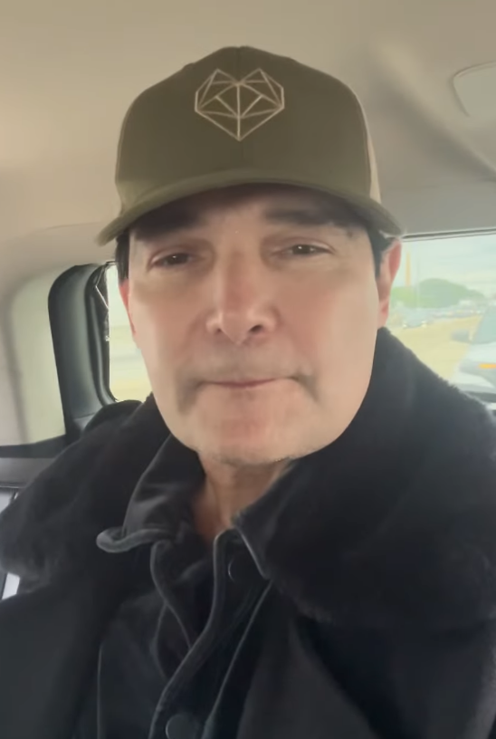 Corey Feldman foi levado &agrave;s pressas ao hospital