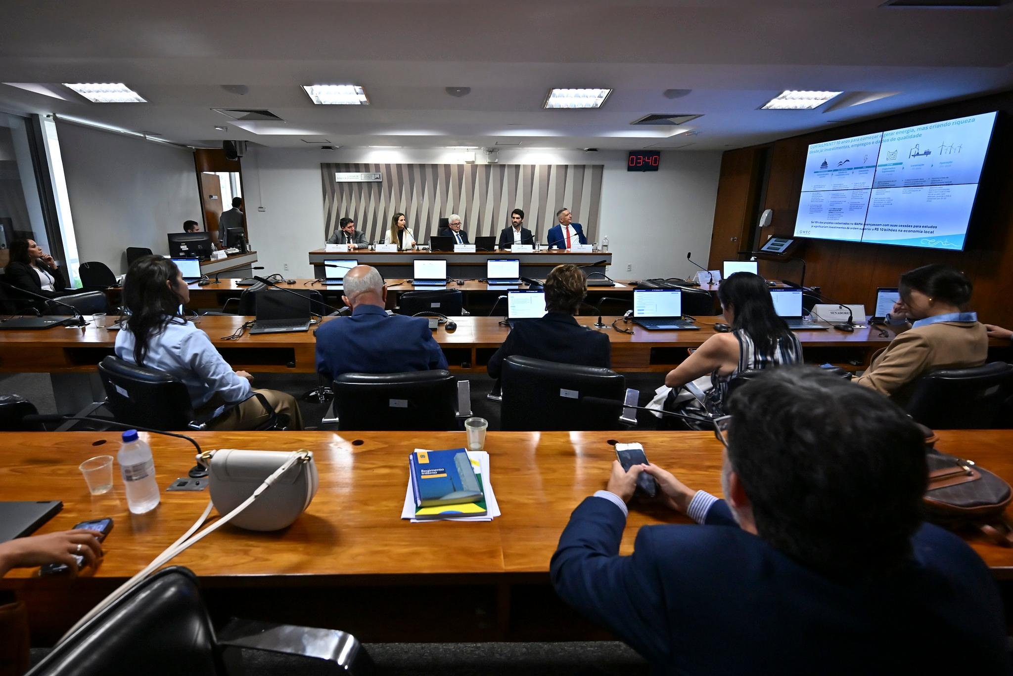 Texto&nbsp;vai a&nbsp;plen&aacute;rio diretamente, ap&oacute;s a comiss&atilde;o aprovar tamb&eacute;m um pedido de urg&ecirc;ncia