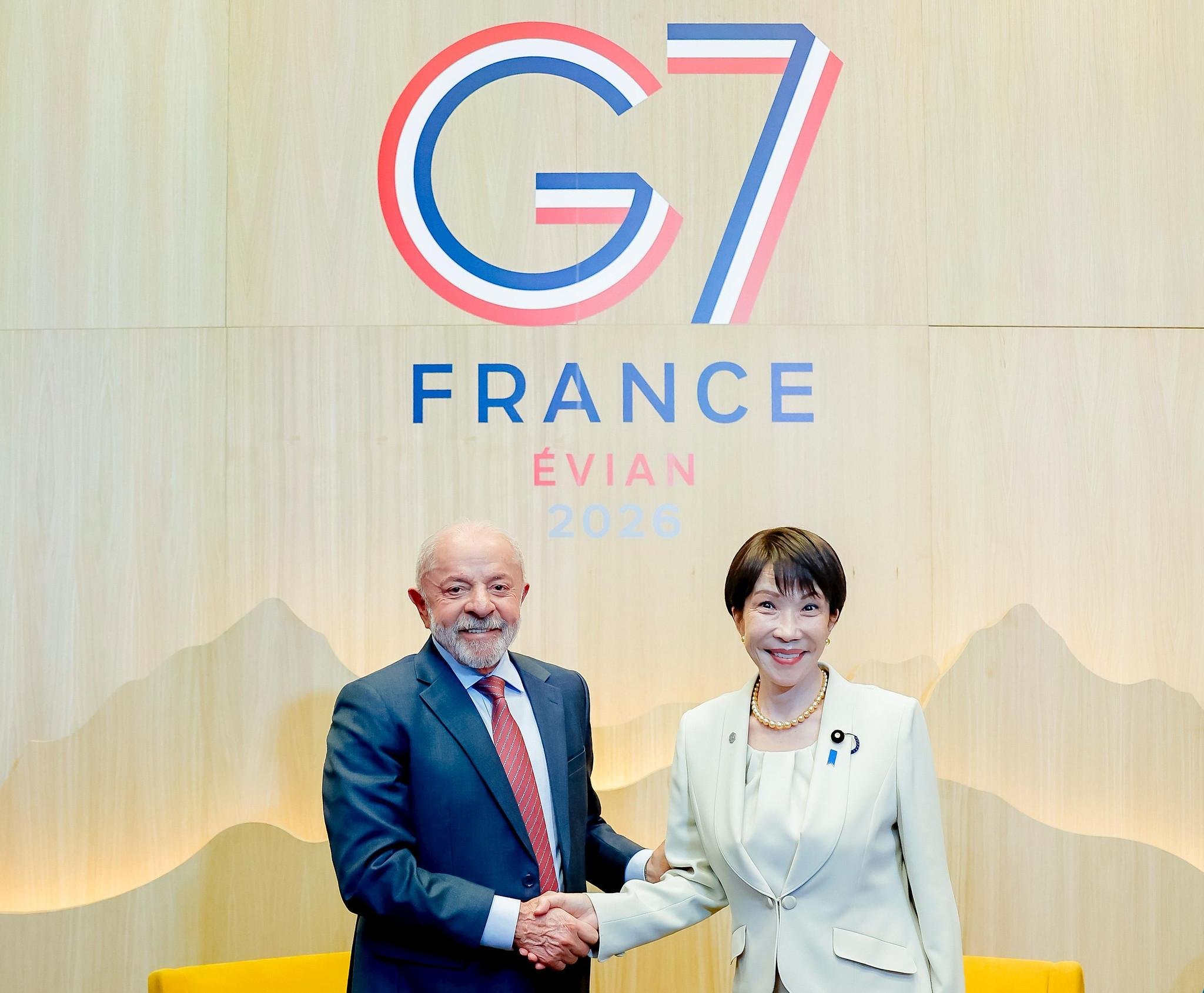 O presidente Lula se reuniu com a primeira-ministra japonesa, Sanae Takaichi, durante o encontro de l&iacute;deres do G7