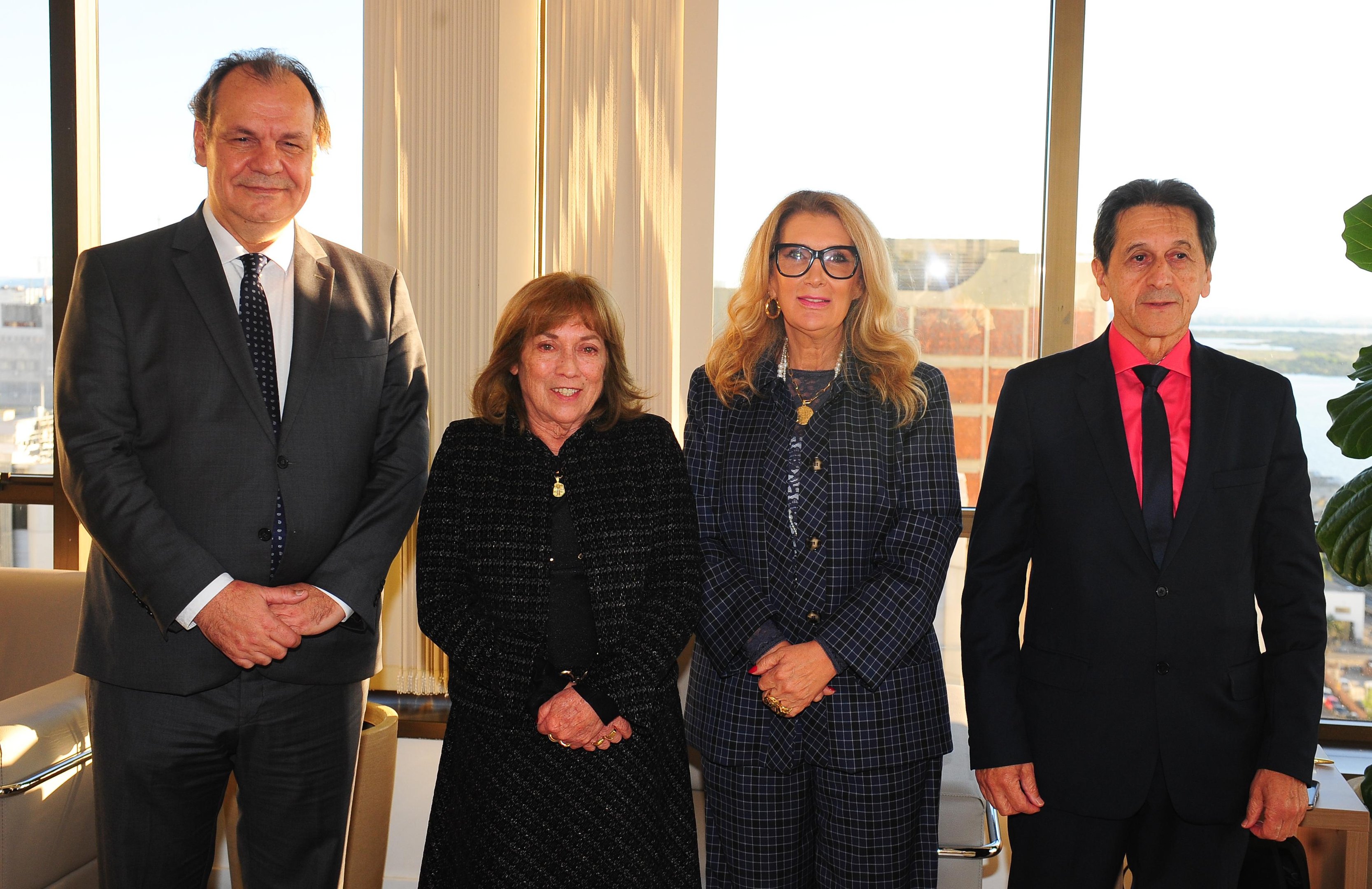 Presidente do Tribunal Regional Eleitoral do Rio Grande do Sul (TRE-RS), desembargadora Maria de Lourdes Galv&atilde;o Braccini de Gonzalez, apresenta a Ouvidoria do TRE-RS