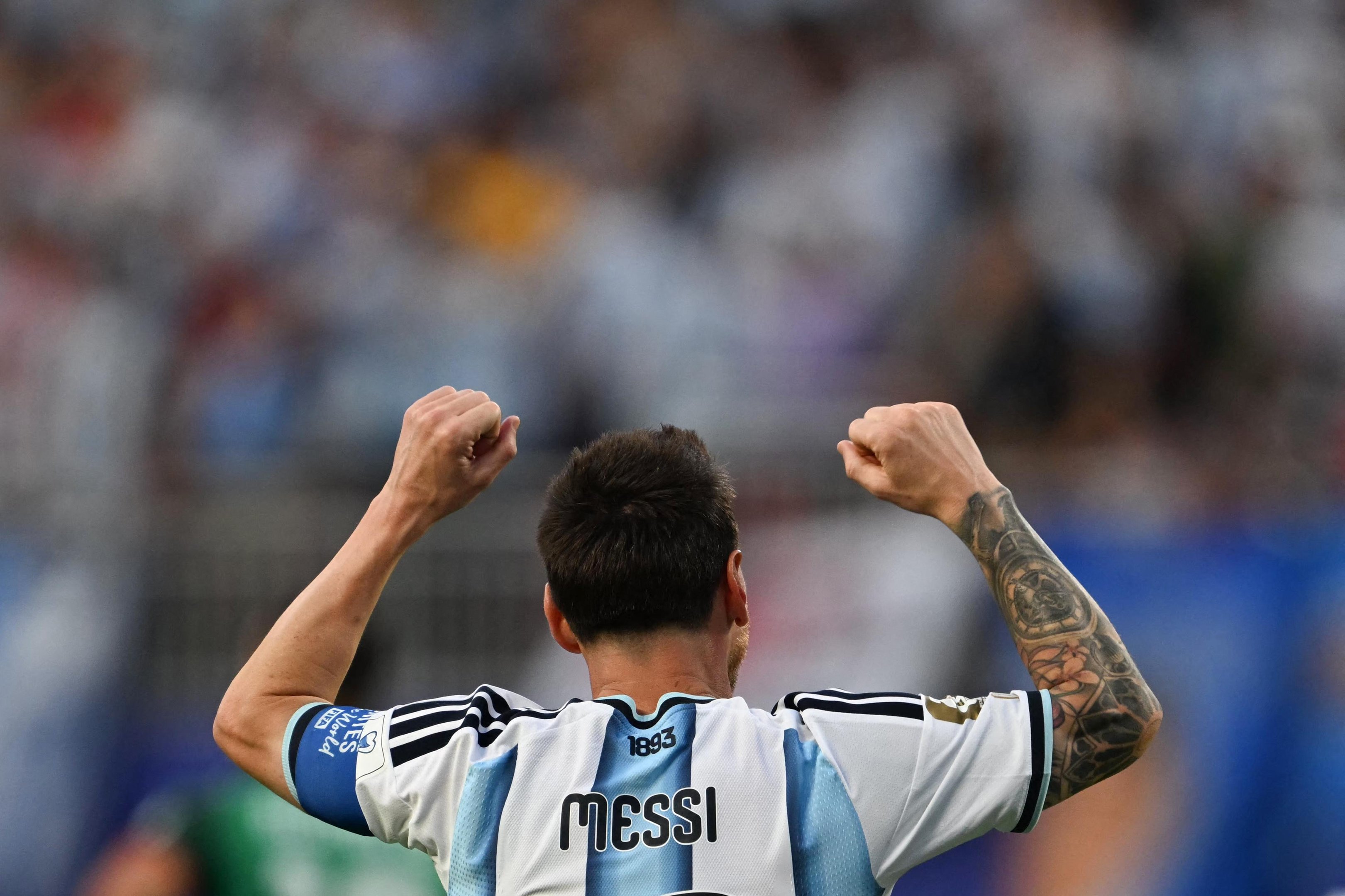 Messi teve mais uma atua&ccedil;&atilde;o de gala na vit&oacute;ria sobre a Arg&eacute;lia