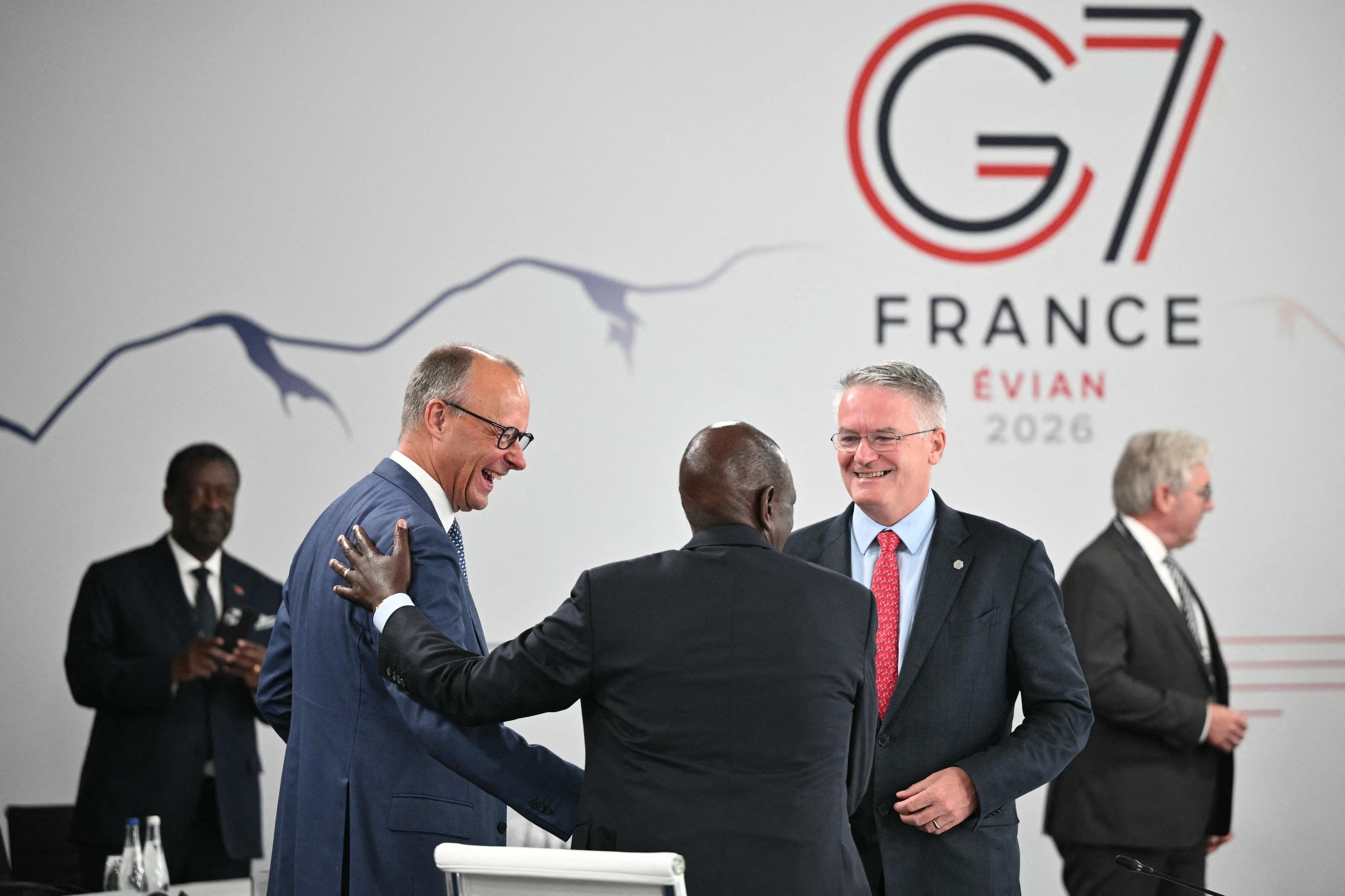 L&iacute;deres do G7 celebram&nbsp;avan&ccedil;os no Ir&atilde; e Ucr&acirc;nia antes de debate sobre IA