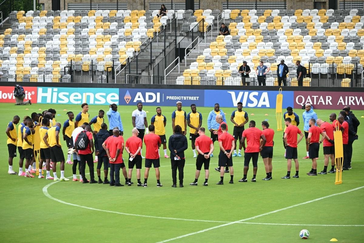 Treinador afirmou que n&atilde;o possui estrat&eacute;gias individuais para tentar parar CR7 ou Vitinha, c&eacute;rebro do meio-campo portugu&ecirc;s