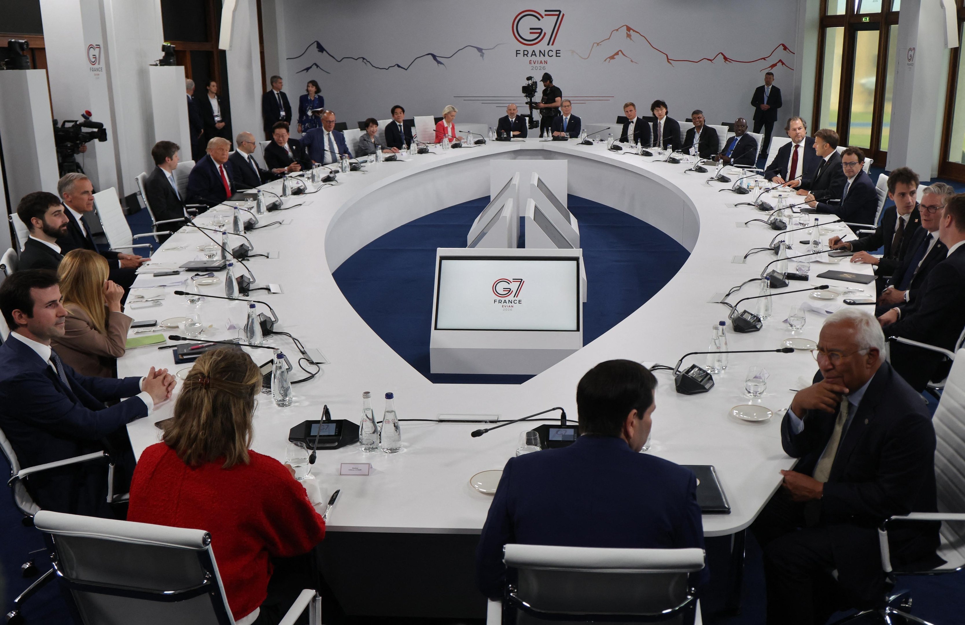 c&uacute;pula do G7 esta reunida na cidade francesa de &Eacute;vian-les-Bains, perto da Su&iacute;&ccedil;a