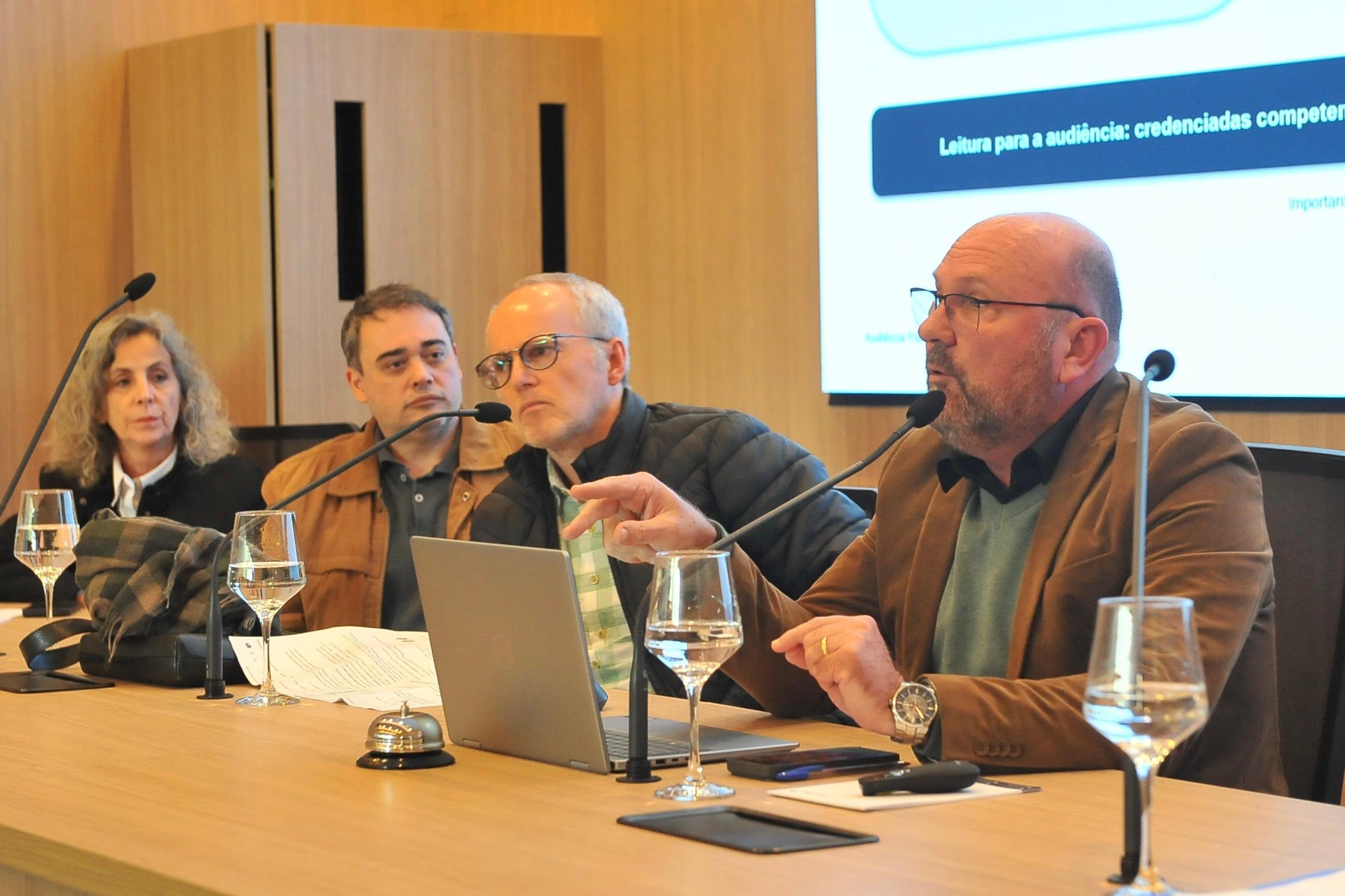 Secret&aacute;rio de mobilidade urbana, Ad&atilde;o de Castro J&uacute;nior, apresentou estudo t&eacute;cnico durante a audi&ecirc;ncia p&uacute;blica