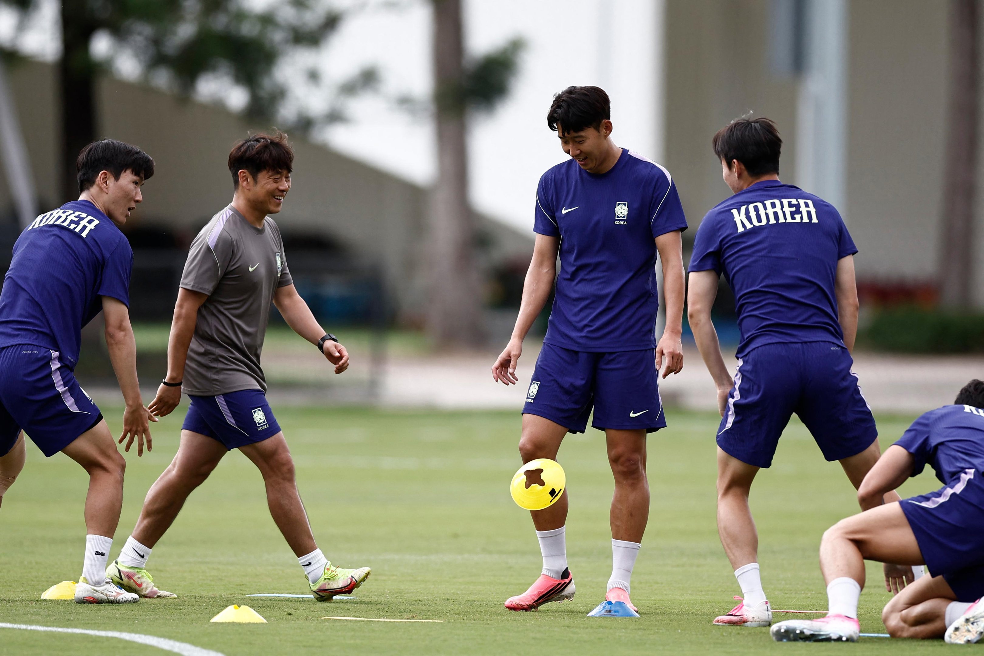 T&eacute;cnico da sele&ccedil;&atilde;o da Coreia do Sul, Hong Myung-Bo, minimizou o voo do drone durante uma parte do treino sem quest&otilde;es t&aacute;ticas, mas considerou lament&aacute;vel o epis&oacute;dio