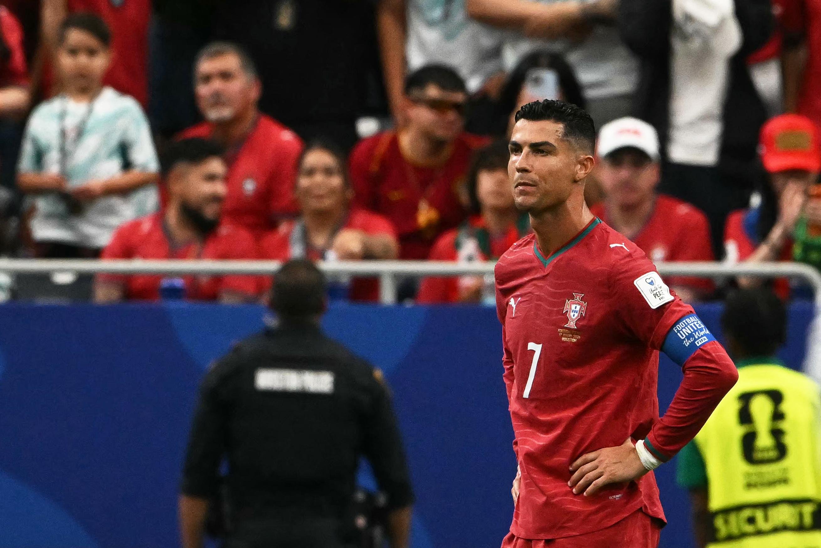 Na partida de estreia em sua sexta Copa do Mundo, Cristiano, aos 41 anos, teve uma participa&ccedil;&atilde;o discreta no desempenho da sele&ccedil;&atilde;o portuguesa