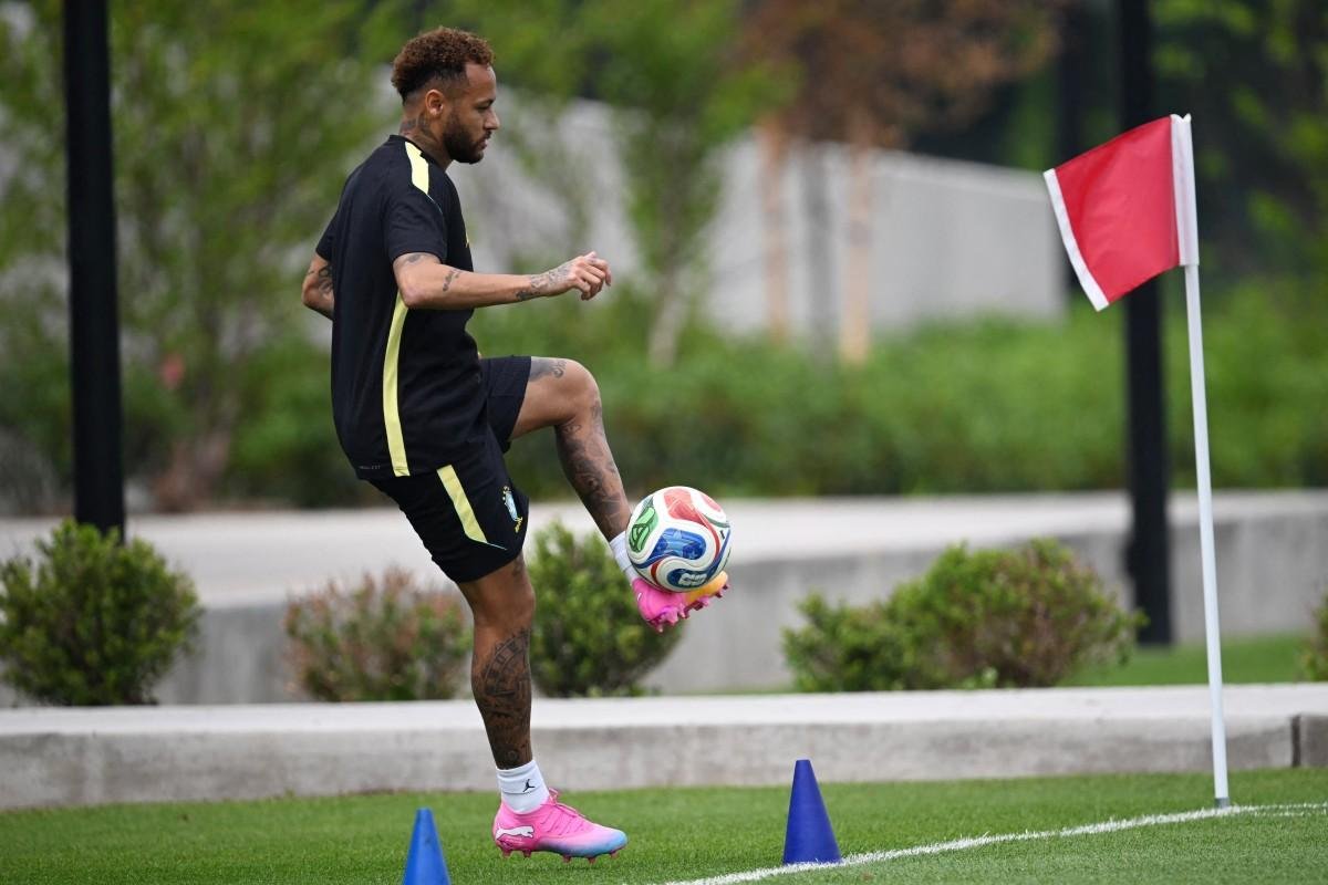 Neymar est&aacute; fora do jogo contra o Haiti