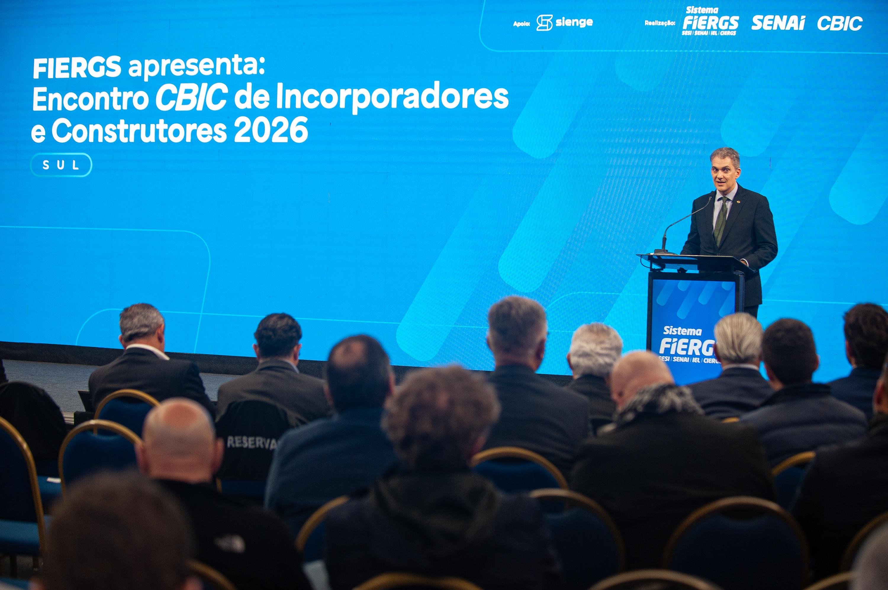 O rec&eacute;m eleito presidente da C&acirc;mara Brasileira da Ind&uacute;stria da Constru&ccedil;&atilde;o (CBIC), Eduardo Aroeira, abriu o evento