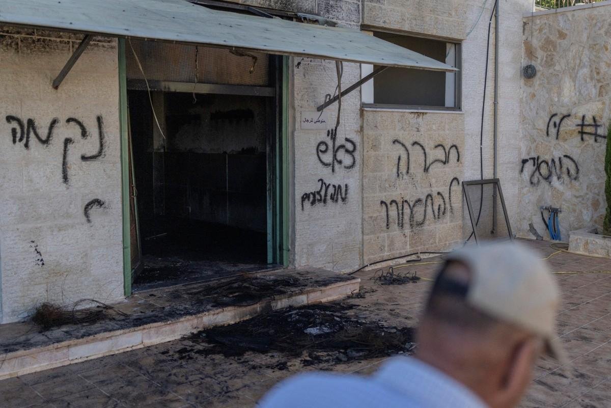 Ex&eacute;rcito israelense confirmou o inc&ecirc;ndio e as picha&ccedil;&otilde;es nas mesquitas, mas n&atilde;o identificou os autores