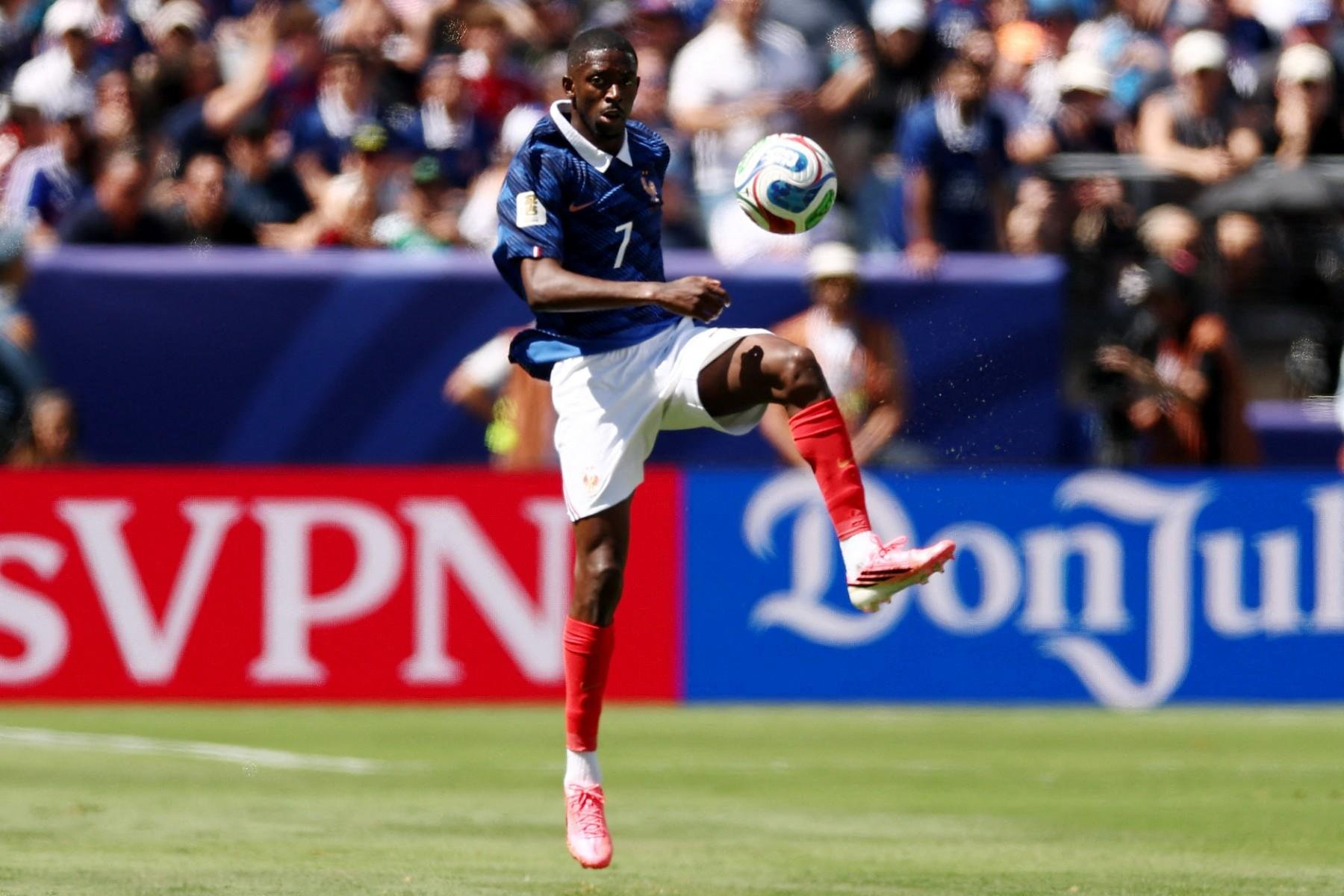 Demb&eacute;l&eacute; na estreia da Fran&ccedil;a da Copa do Mundo