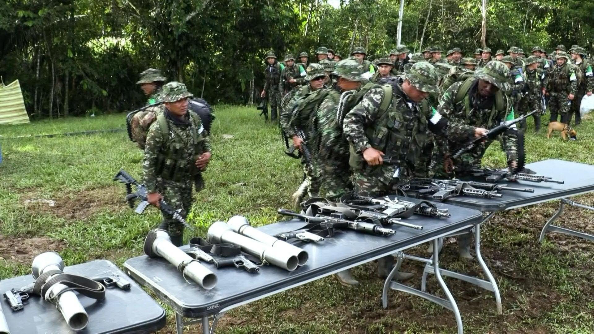 A entrega das armas &eacute; o primeiro passo para que os rebeldes possam se instalar em uma zona especial onde esperam consolidar acordos com o governo