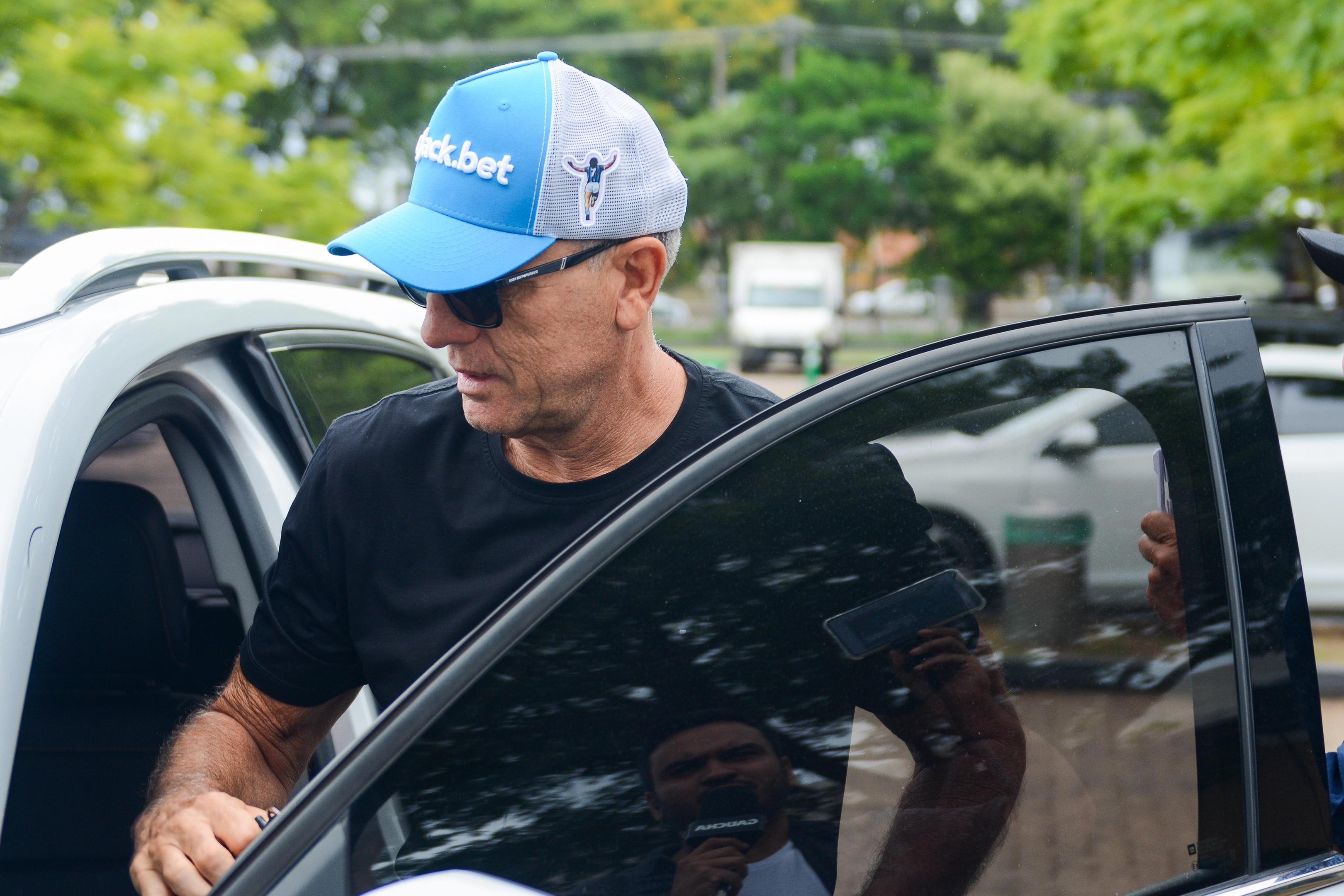 Treinador est&aacute; de volta ao mercado