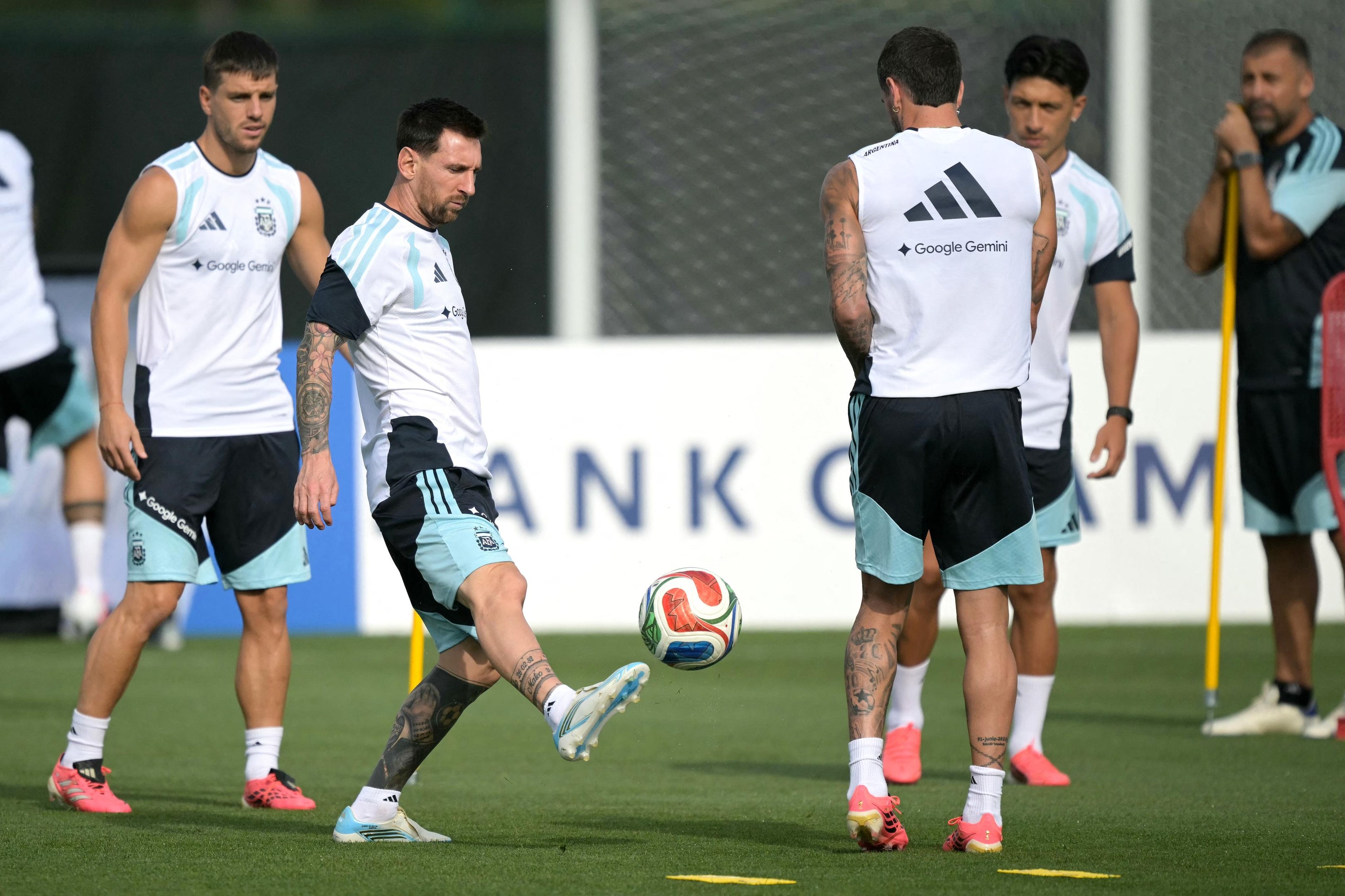 Messi participou do treino da "Albiceleste" nas instala&ccedil;&otilde;es do Sporting Kansas City