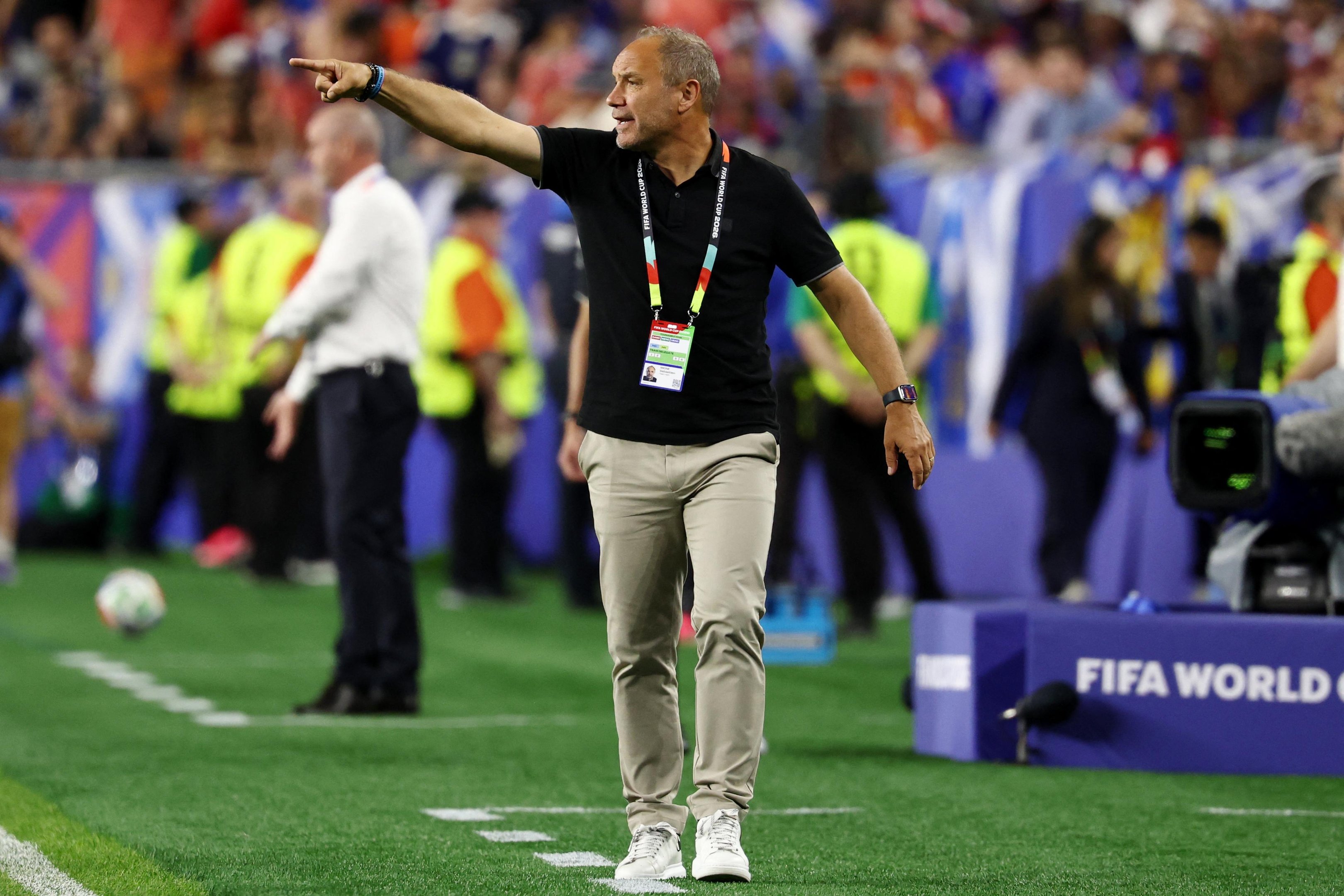 S&eacute;bastien Mign&eacute; espera que sua equipe deixe o povo haitiano orgulhoso na partida contra o Brasil
