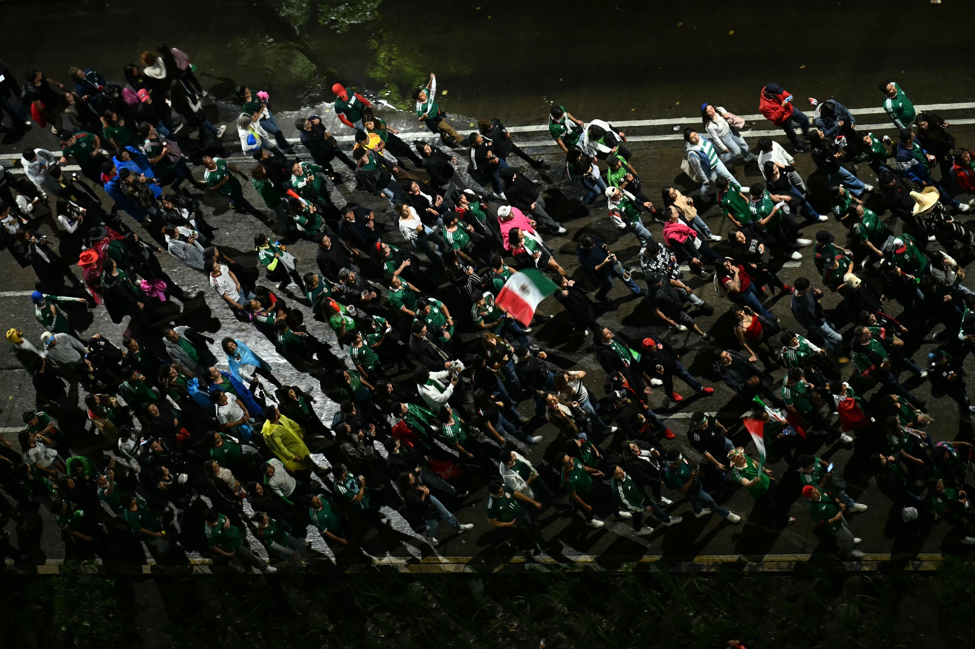 M&eacute;xico &eacute; o primeiro pa&iacute;s a avan&ccedil;ar de fase na Copa do Mundo