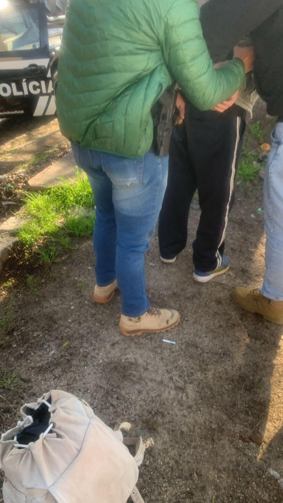 Homem foi preso em cumprimento a um mandado de pris&atilde;o