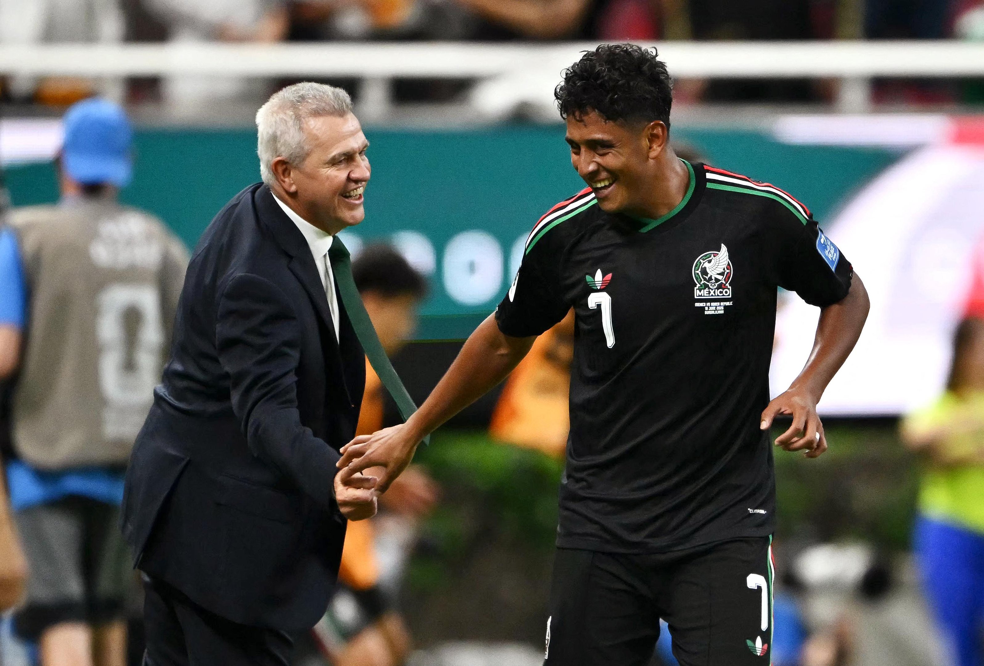 Javier Aguirre comemora momento da sele&ccedil;&atilde;o mexicana, mas pede foco no importante confronto contra a Rep&uacute;blica Tcheca