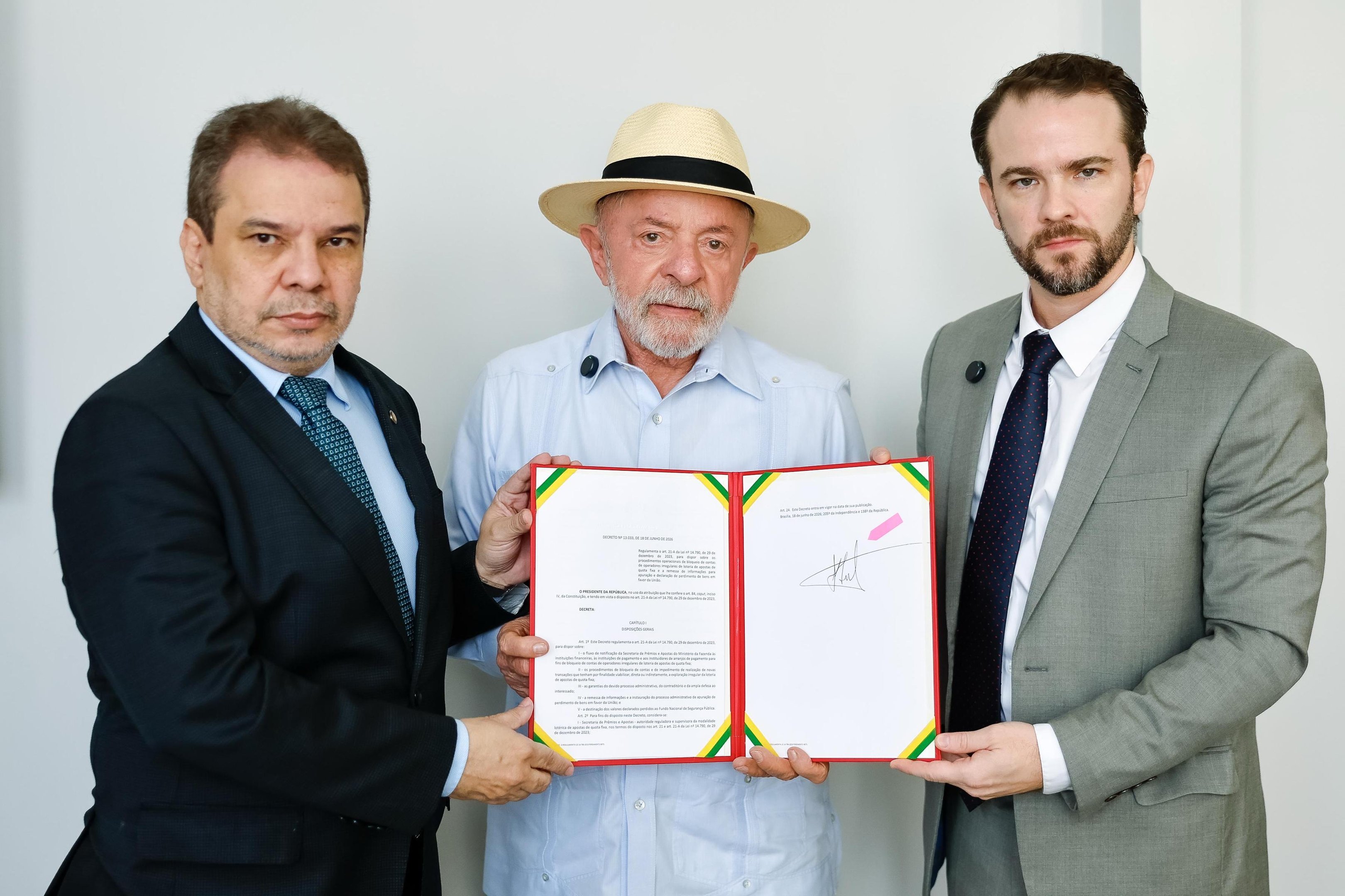 O presidente Luiz In&aacute;cio Lula da Silva assinou o decreto autorizando a a&ccedil;&atilde;o