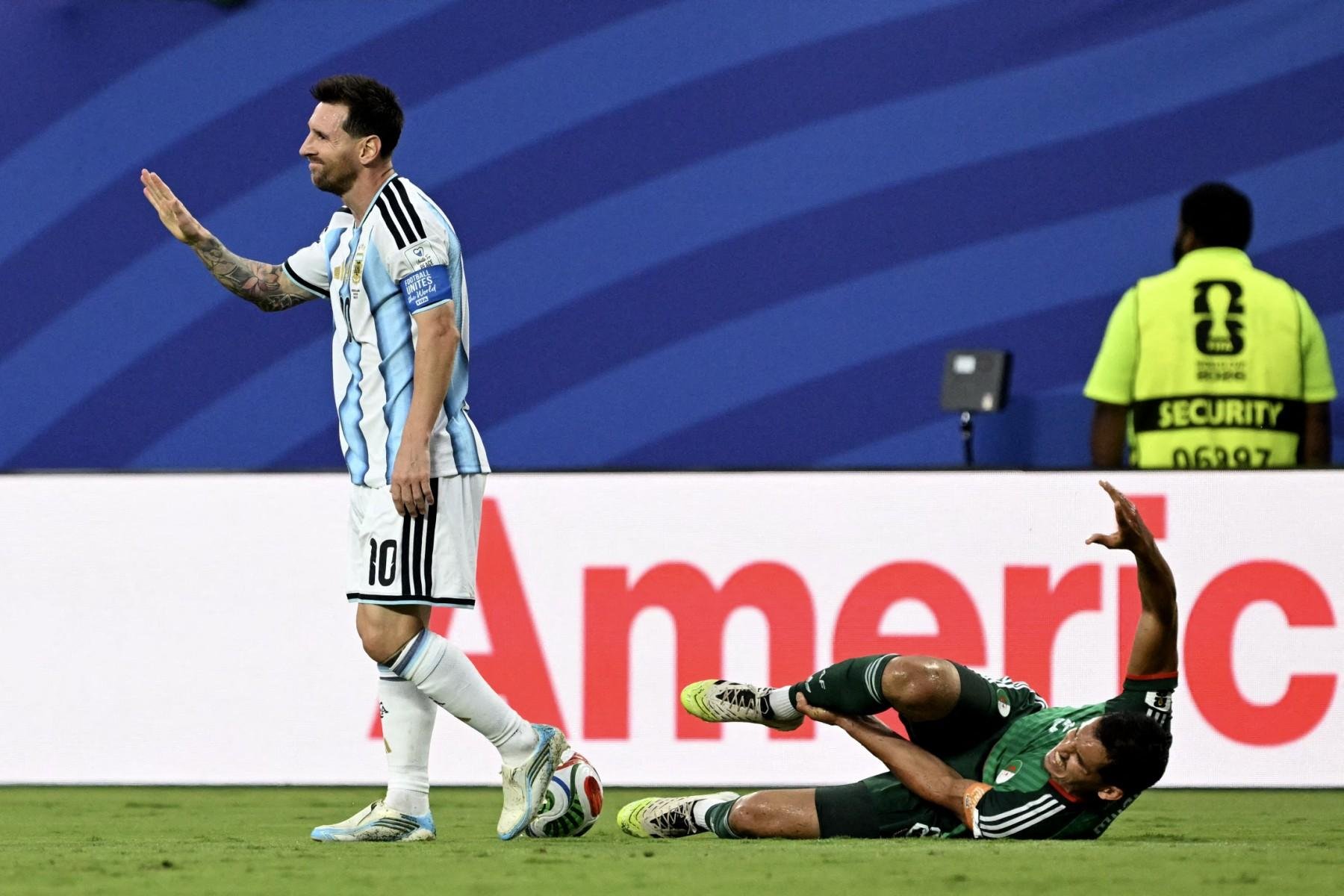 Lance ocorreu aos 30 minutos de jogo, quando placar parcial, com gol do atacante argentino, estava em 1x0