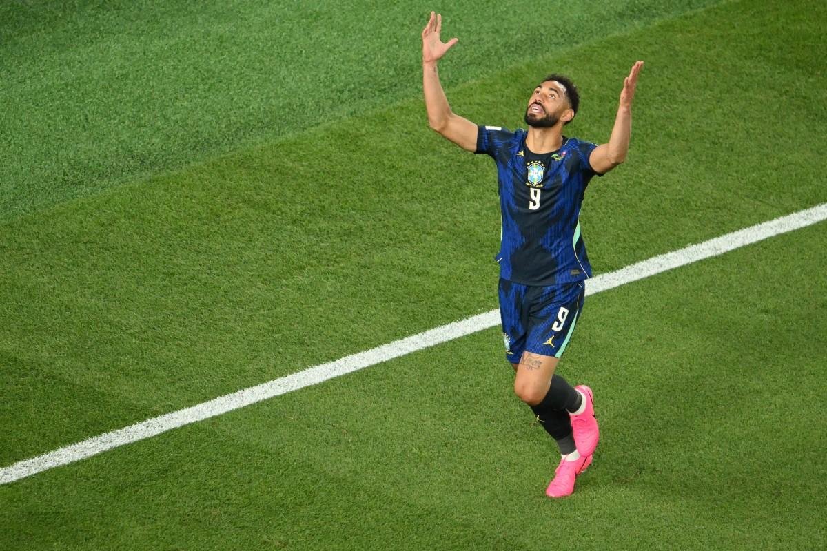 Matheus Cunha comemora o primeiro gol do Brasil