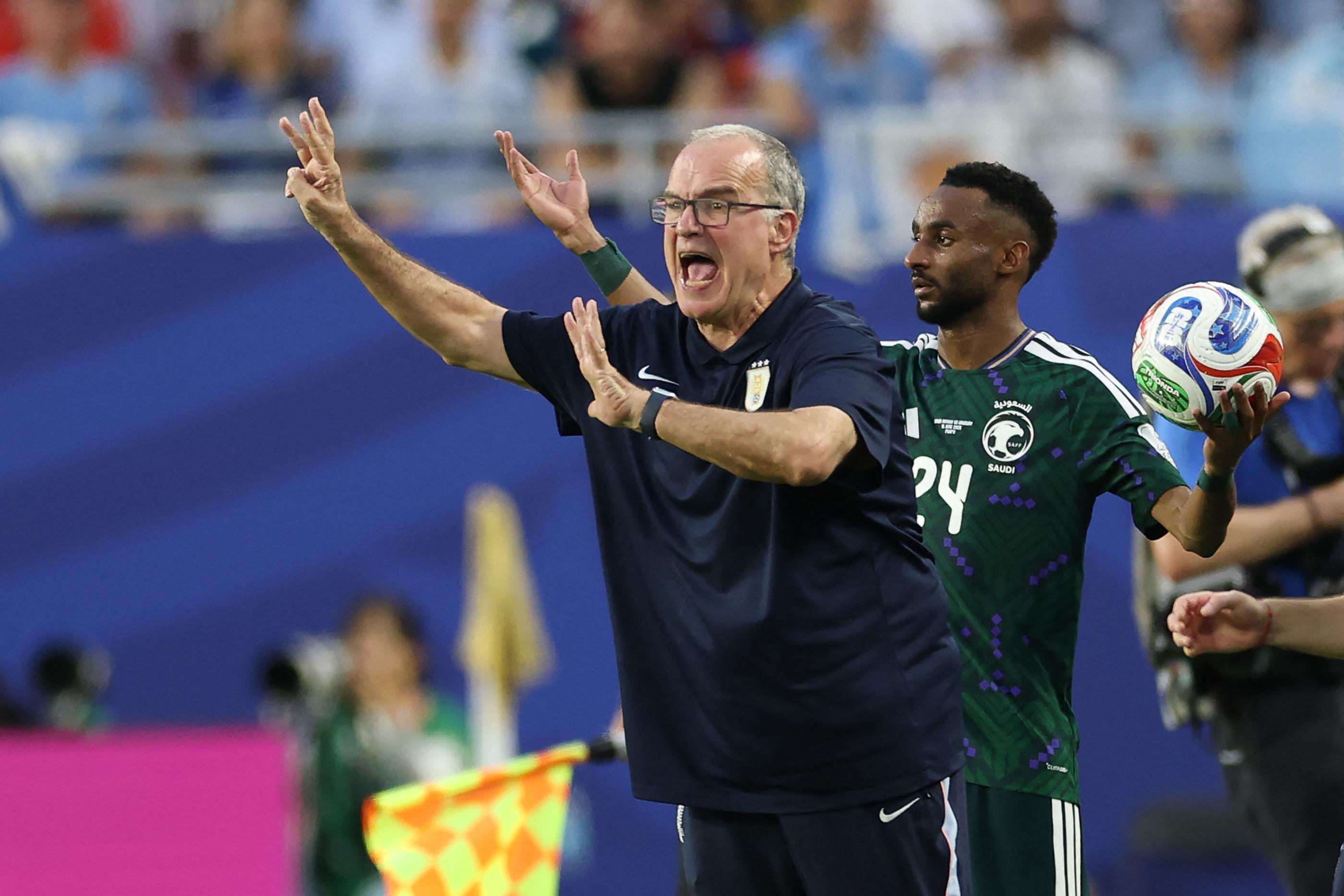 Marcelo Bielsa deve fazer mudan&ccedil;as para o jogo contra Cabo Verde, no domingo