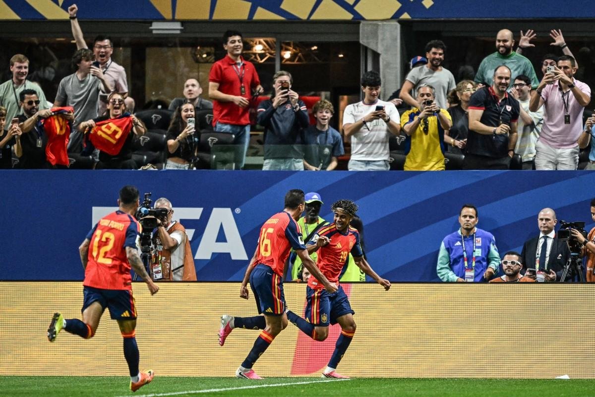 Yamal marcou o primeiro gol na goleada da Espanha sobre a Ar&aacute;bia Saudita por 4 a 0