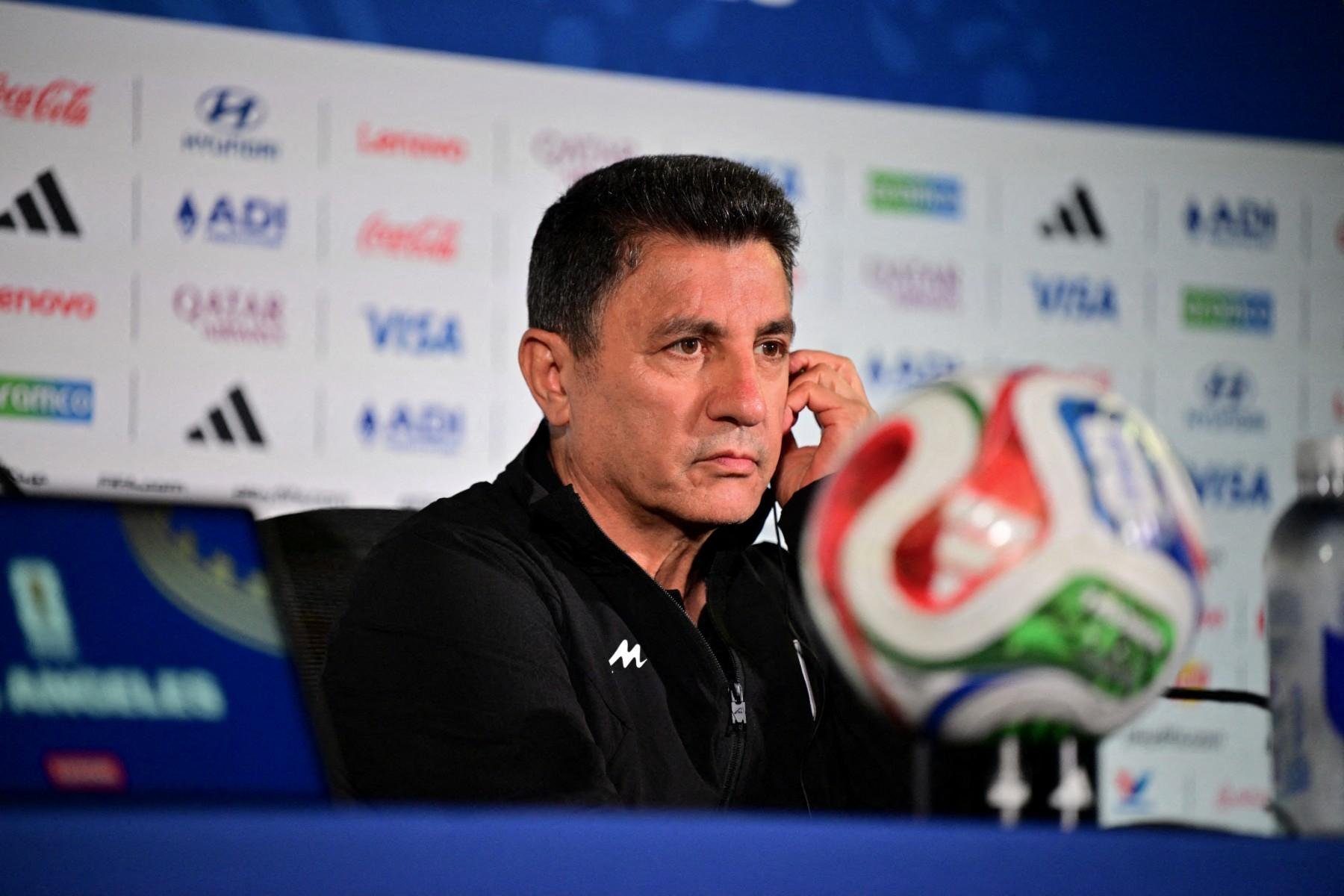 T&eacute;cnico do Ir&atilde; afirmou que a sua equipe &eacute; a "mais maltratada" da Copa do Mundo