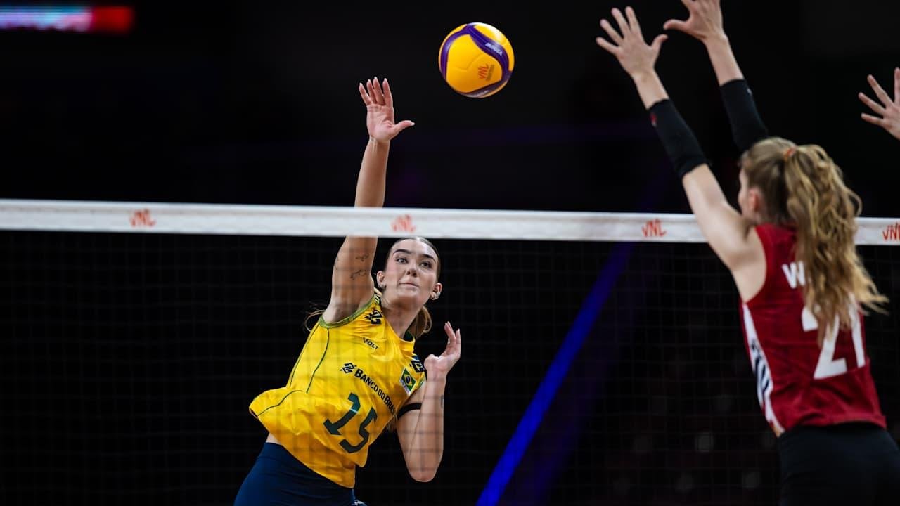 A entrada de Helena ao final do segundo set mudou a din&ecirc;maica da Sele&ccedil;&atilde;o Brasileira