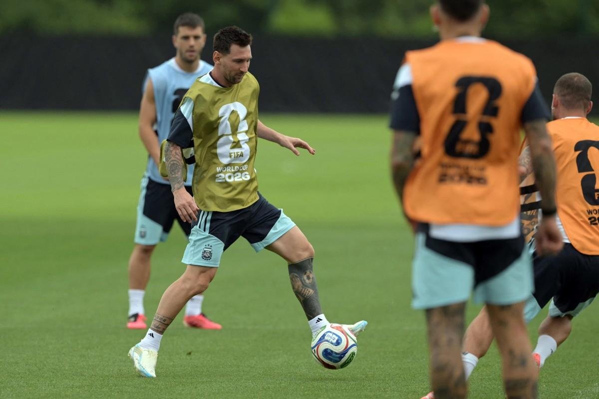 Messi em treino da sele&ccedil;&atilde;o da Argentina neste domingo