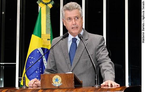 O pedido da CPI do Master foi protocolado por Rollemberg, que integra a base do governo Lula