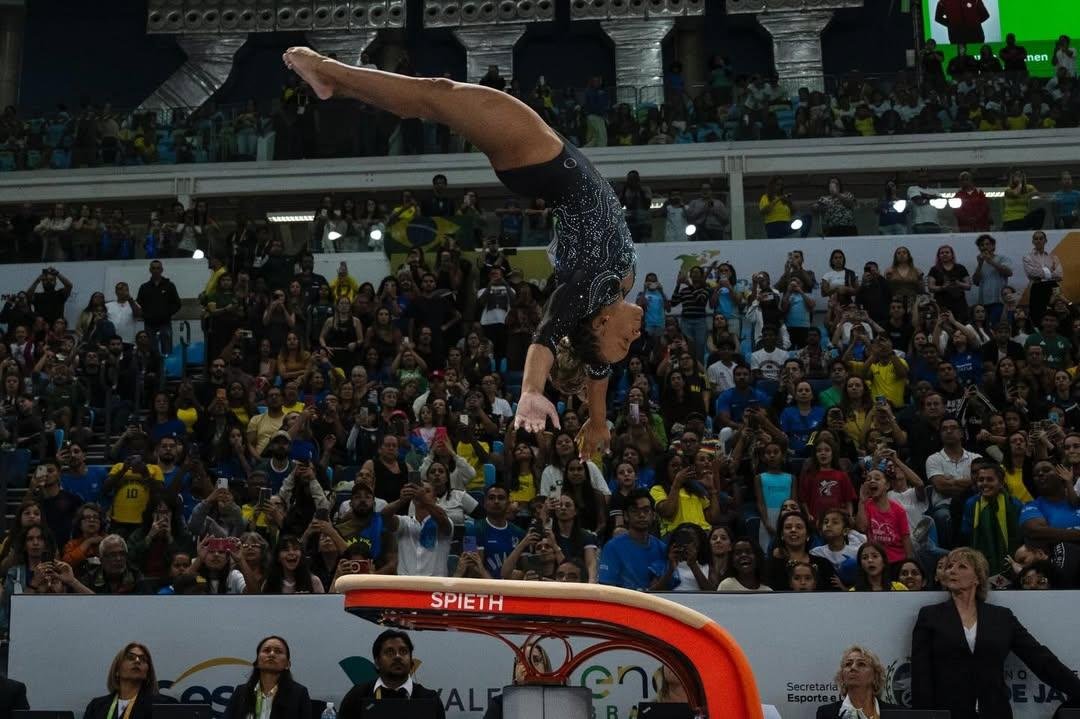 Competindo apenas no salto, Rebeca foi a &uacute;ltima das oito finalistas a se apresentar