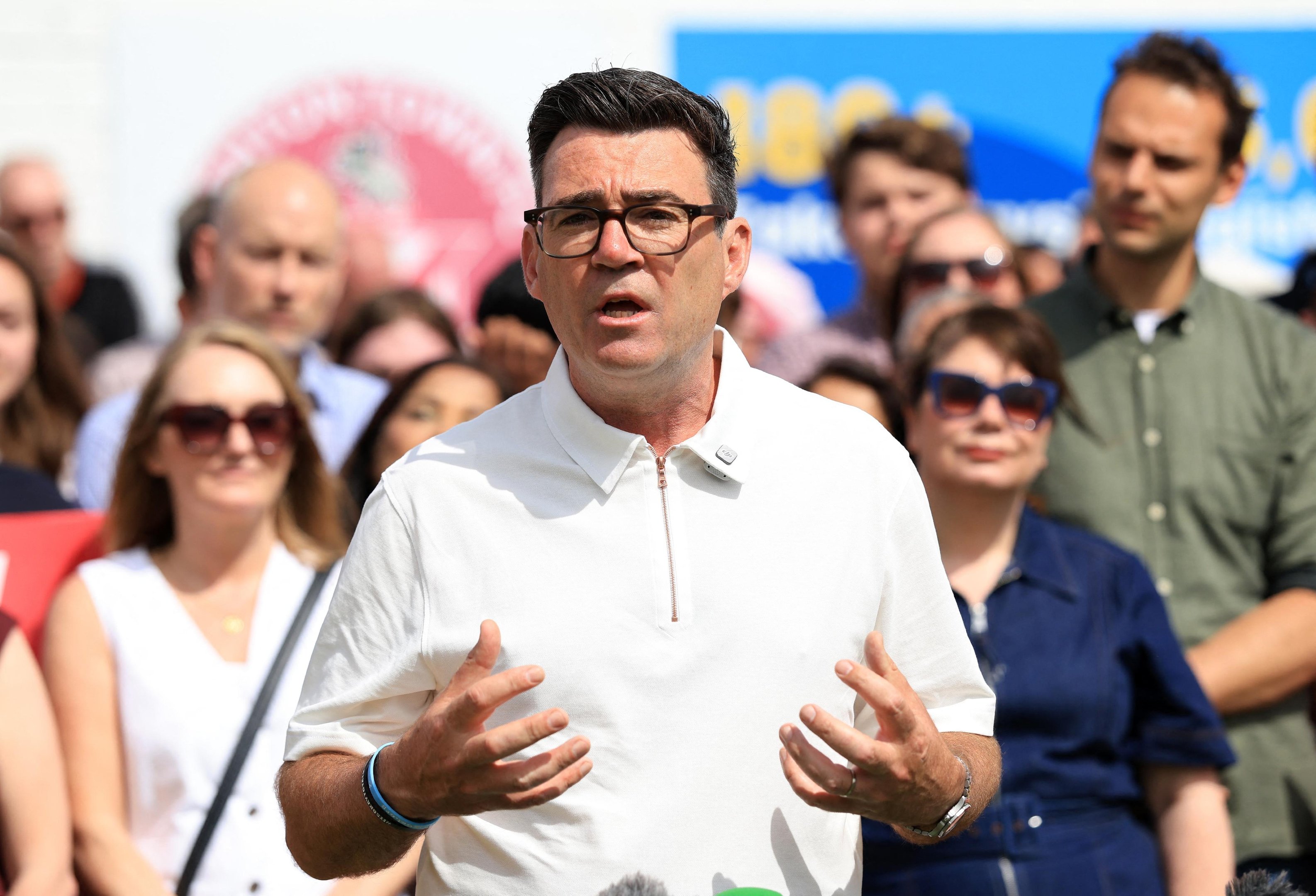 Andy Burnham confirma que apresentar&aacute; candidatura para suceder Starmer