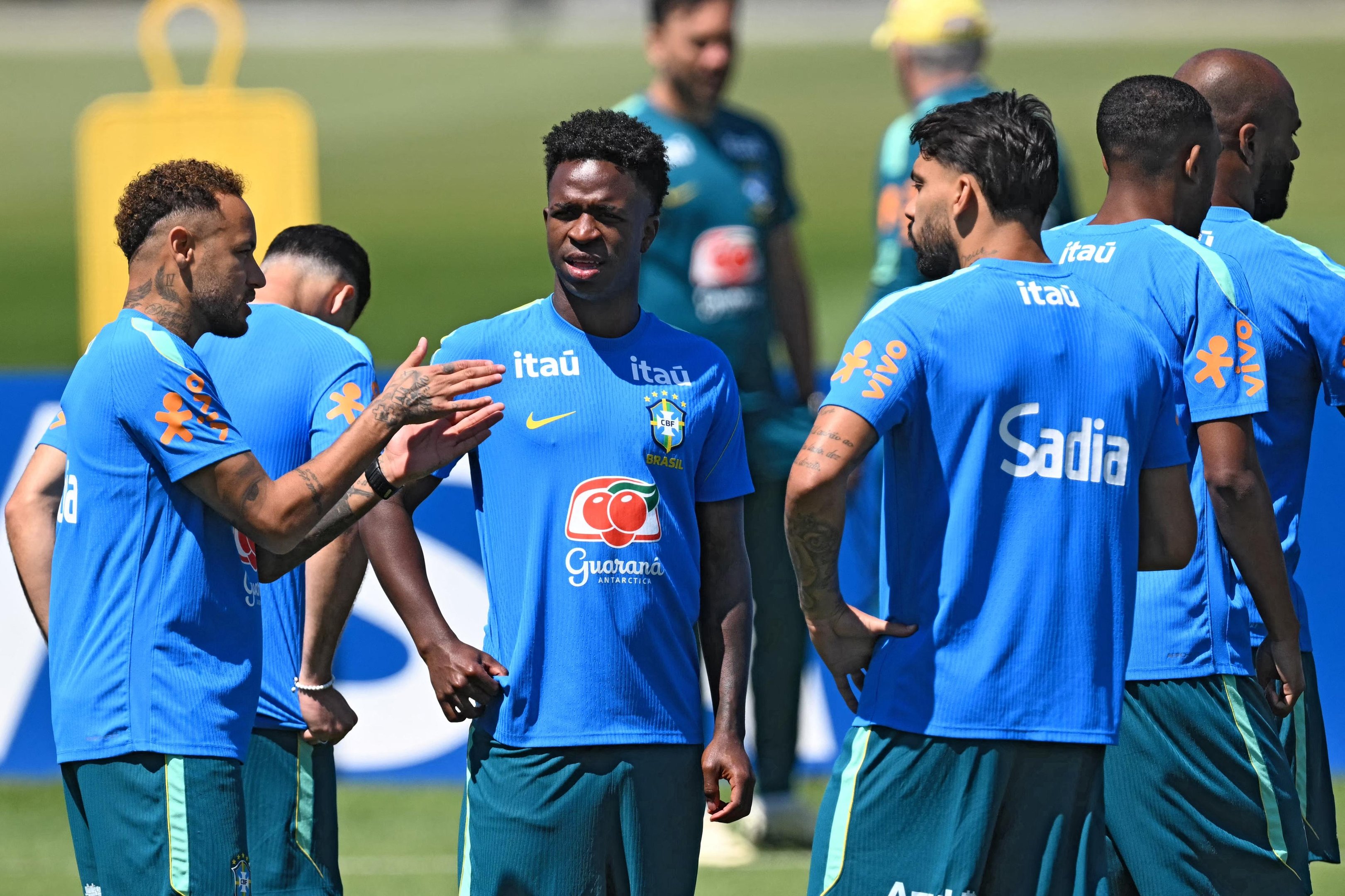 Sele&ccedil;&atilde;o inicia prepara&ccedil;&atilde;o para duelo decisivo contra a Esc&oacute;cia