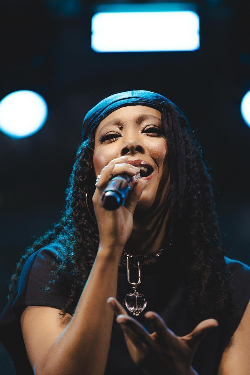 Cantora Negra Li integra a programa&ccedil;&atilde;o